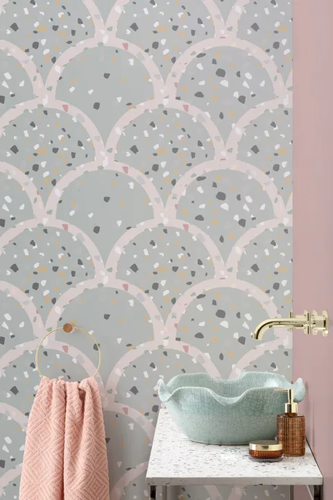 Mural Papel Pintado Verde Salvia con Efecto Terrazo y Motivos de Vieiras