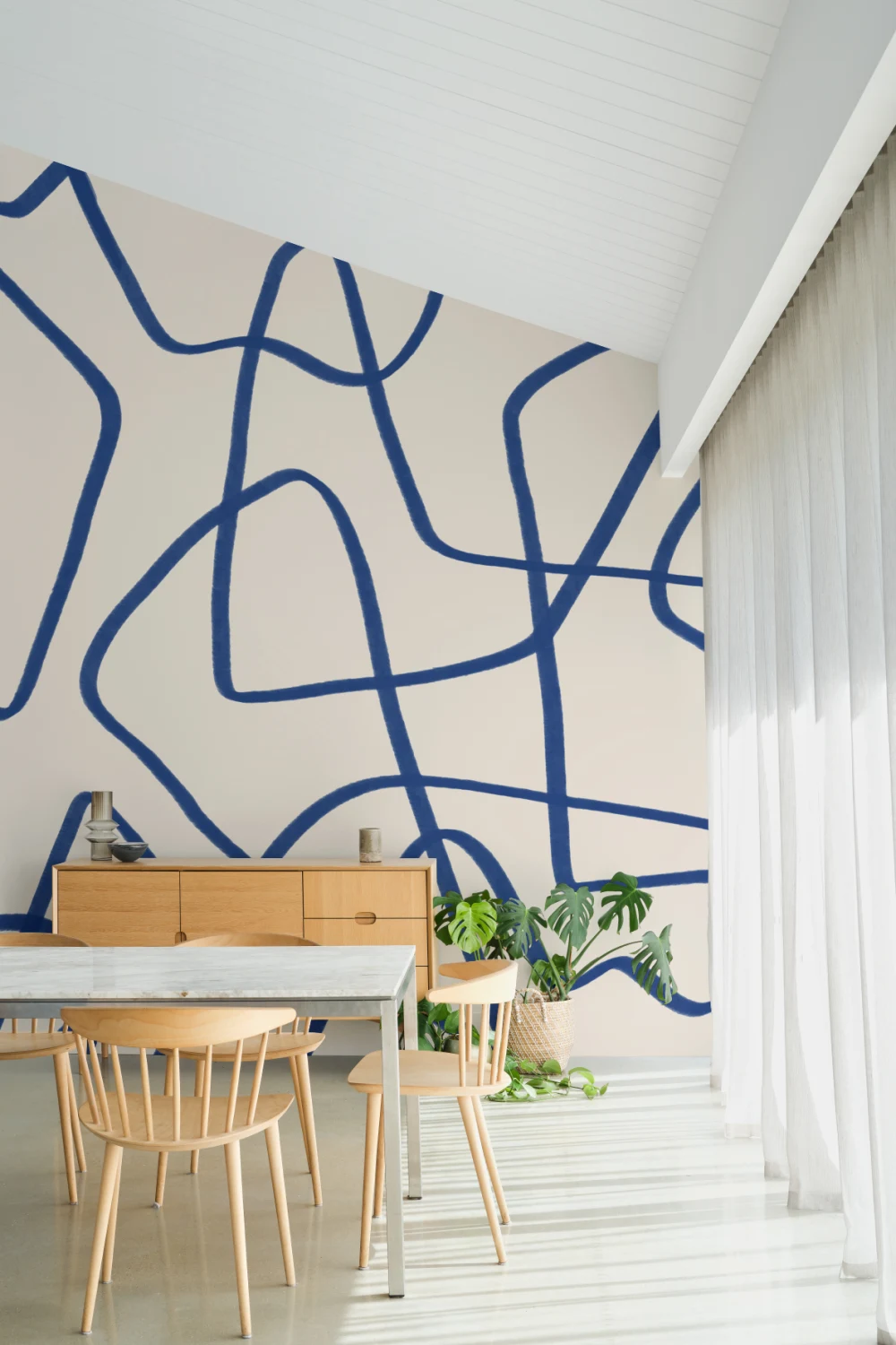 Abstracto dibujado a mano garabatos Mural de papel pintado en azul sobre fondo beige