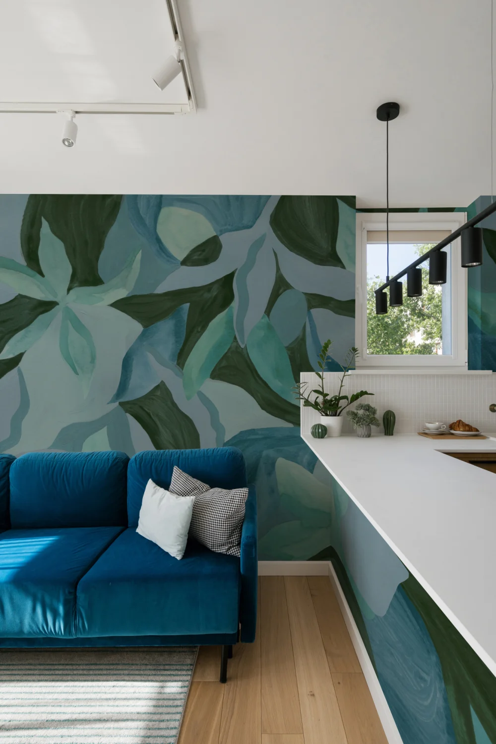 Murales de papel pintado de hojas botánicas serenas en azul