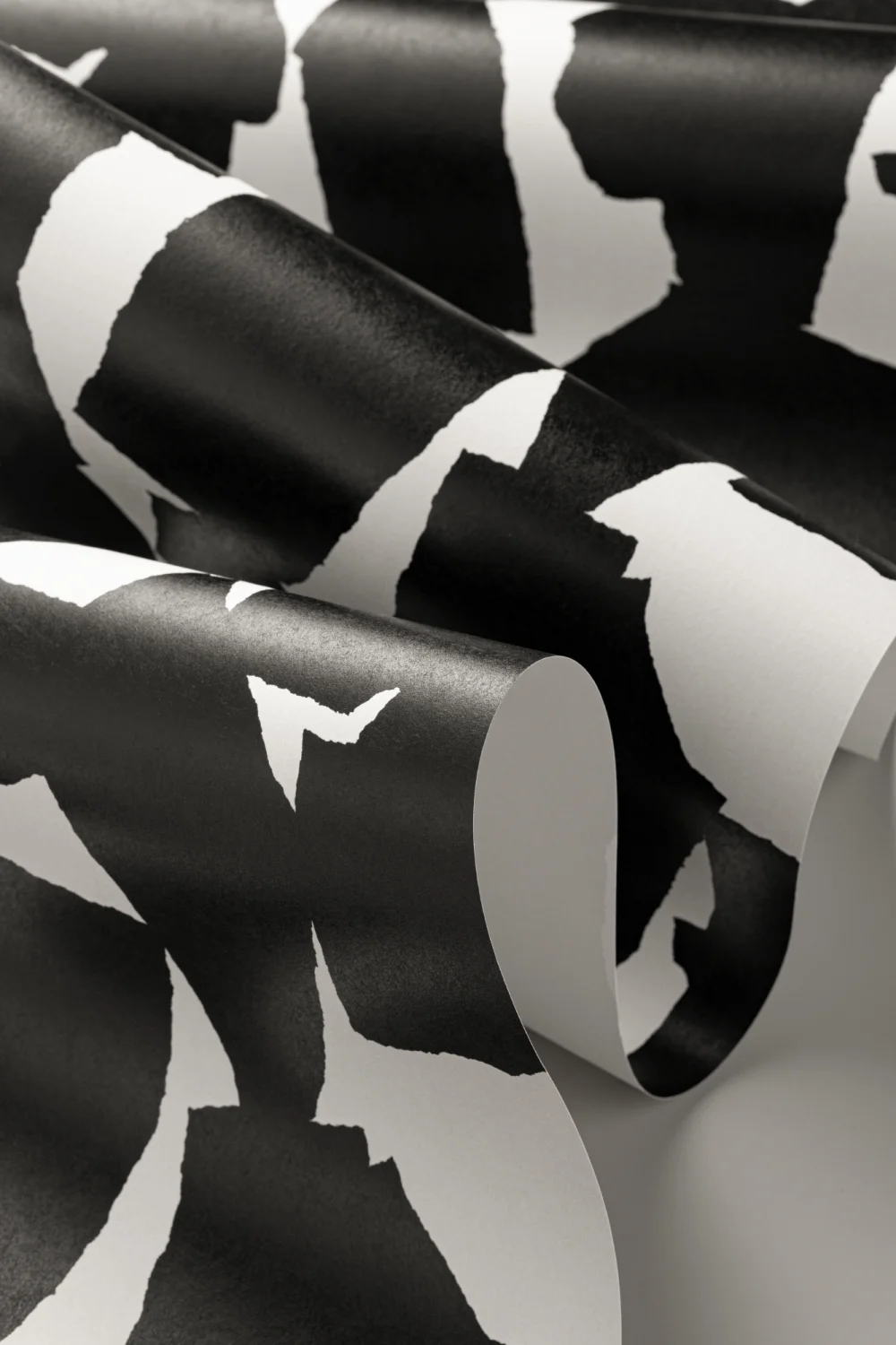 Black and White Graphic Abstract Repeat Pattern Wallpaper