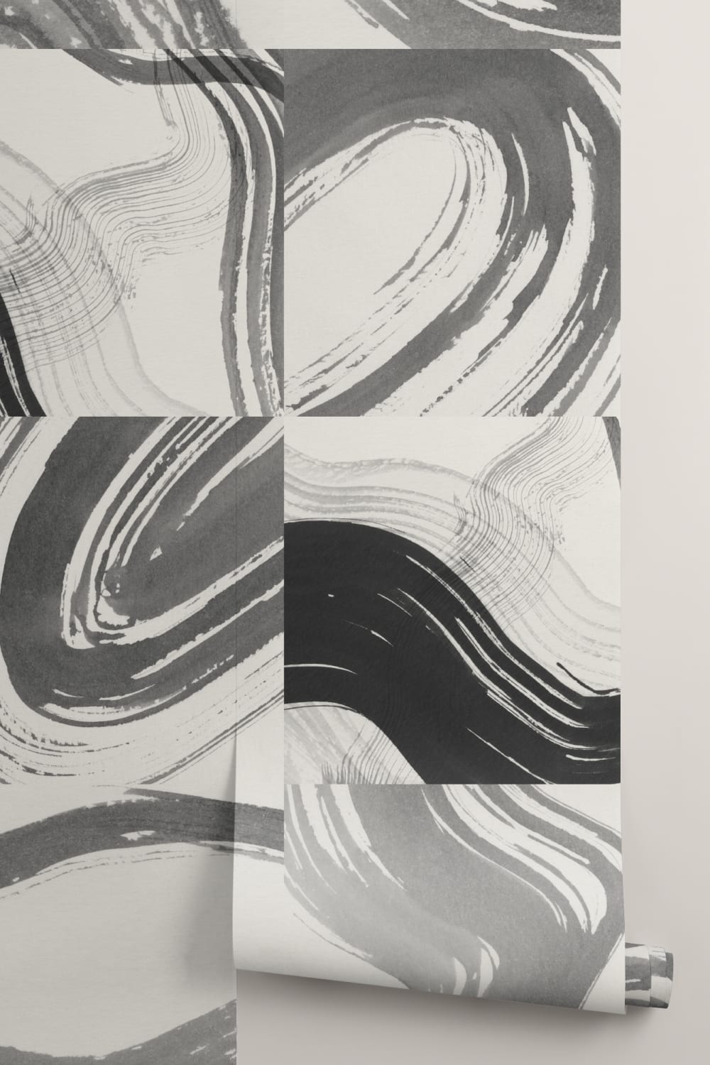 Mural de azulejos pretos com formas abstractas a tinta
