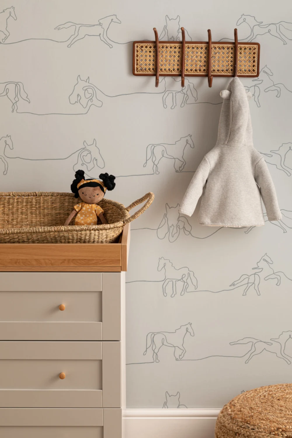 Papier Peint Panoramique Gris à Motif de Dessins de Chevaux Stylisés