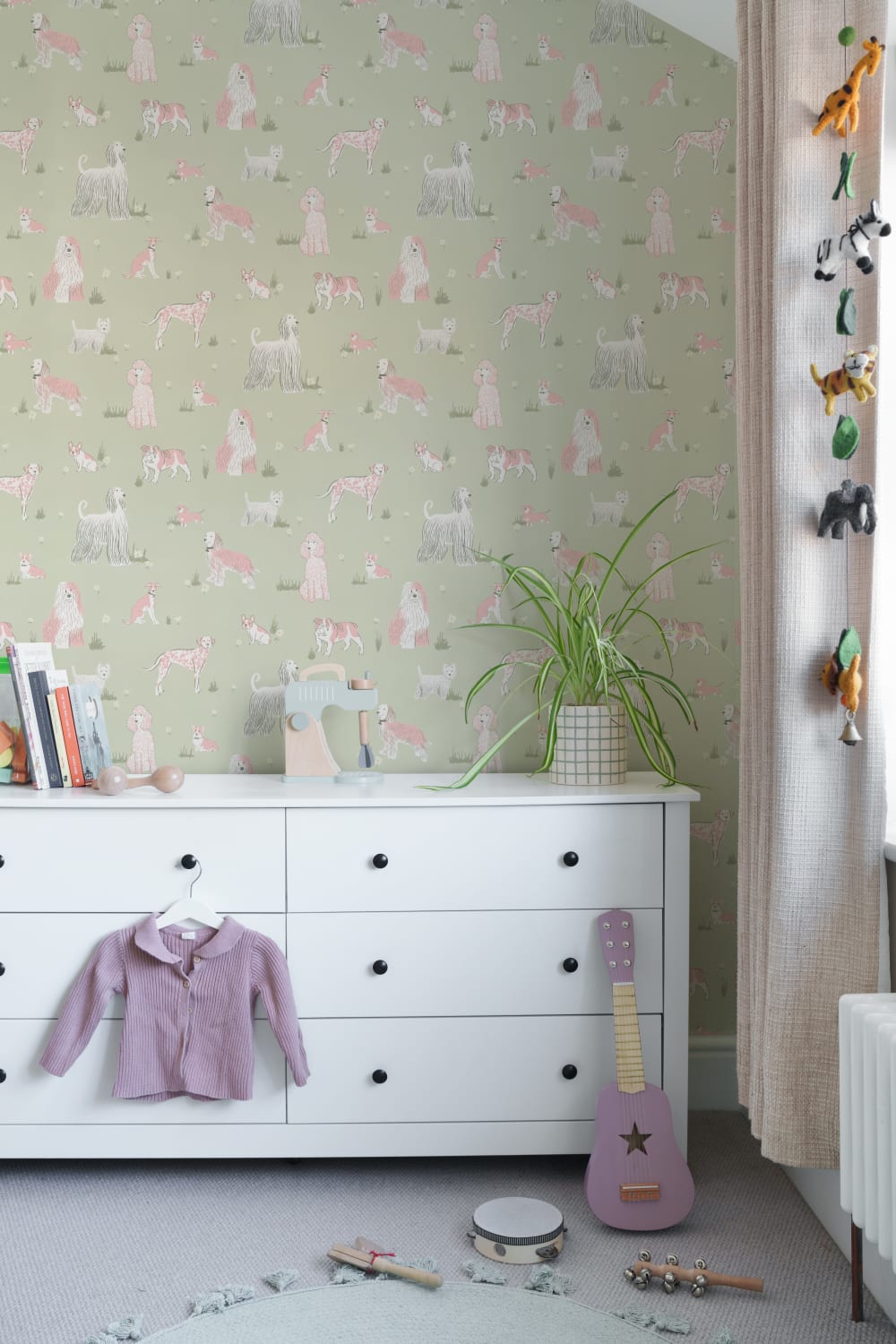 Groene en Roze Speelse Honden Muurschildering