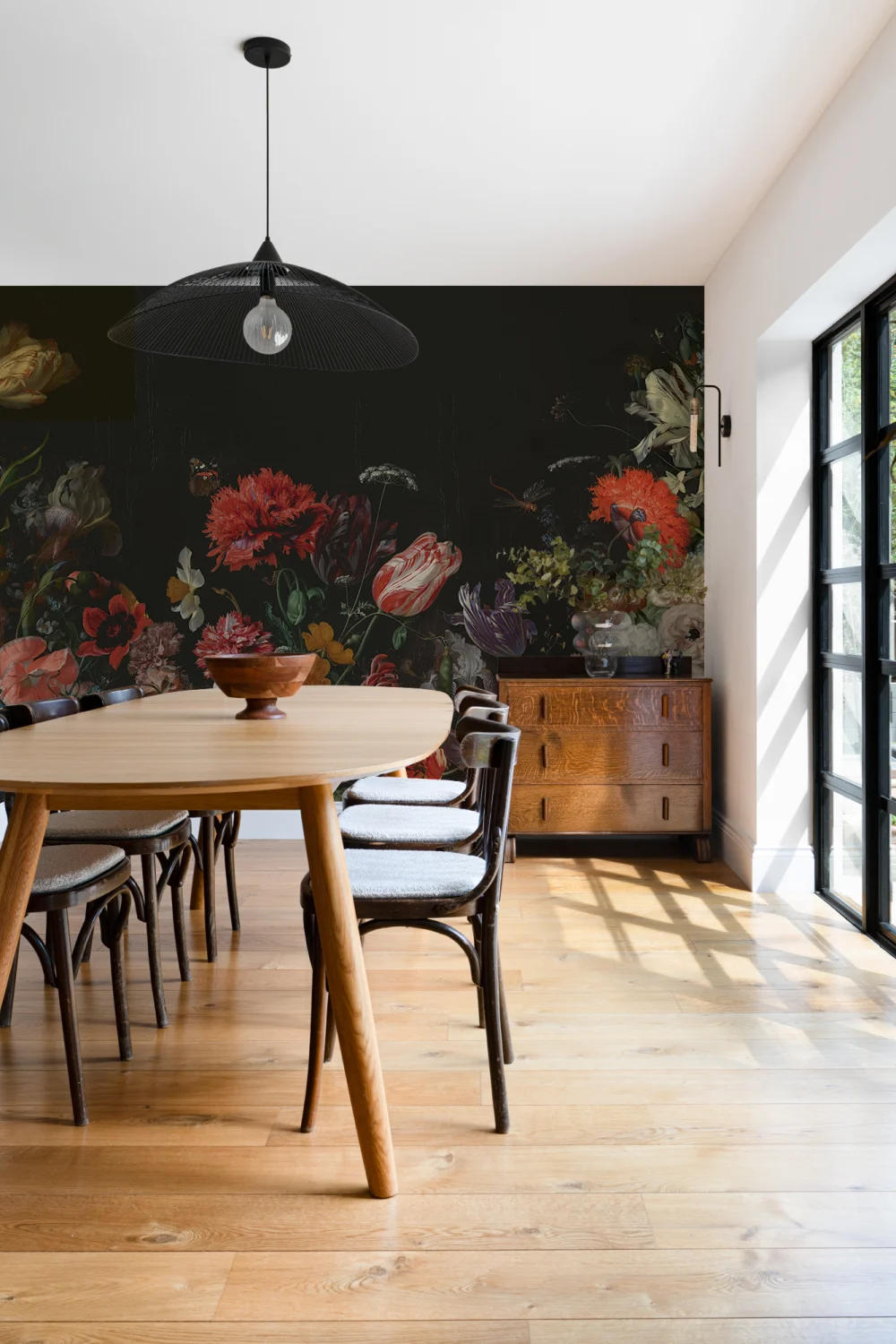 Bloemschikking kunstenaar schilderij behang muurschildering