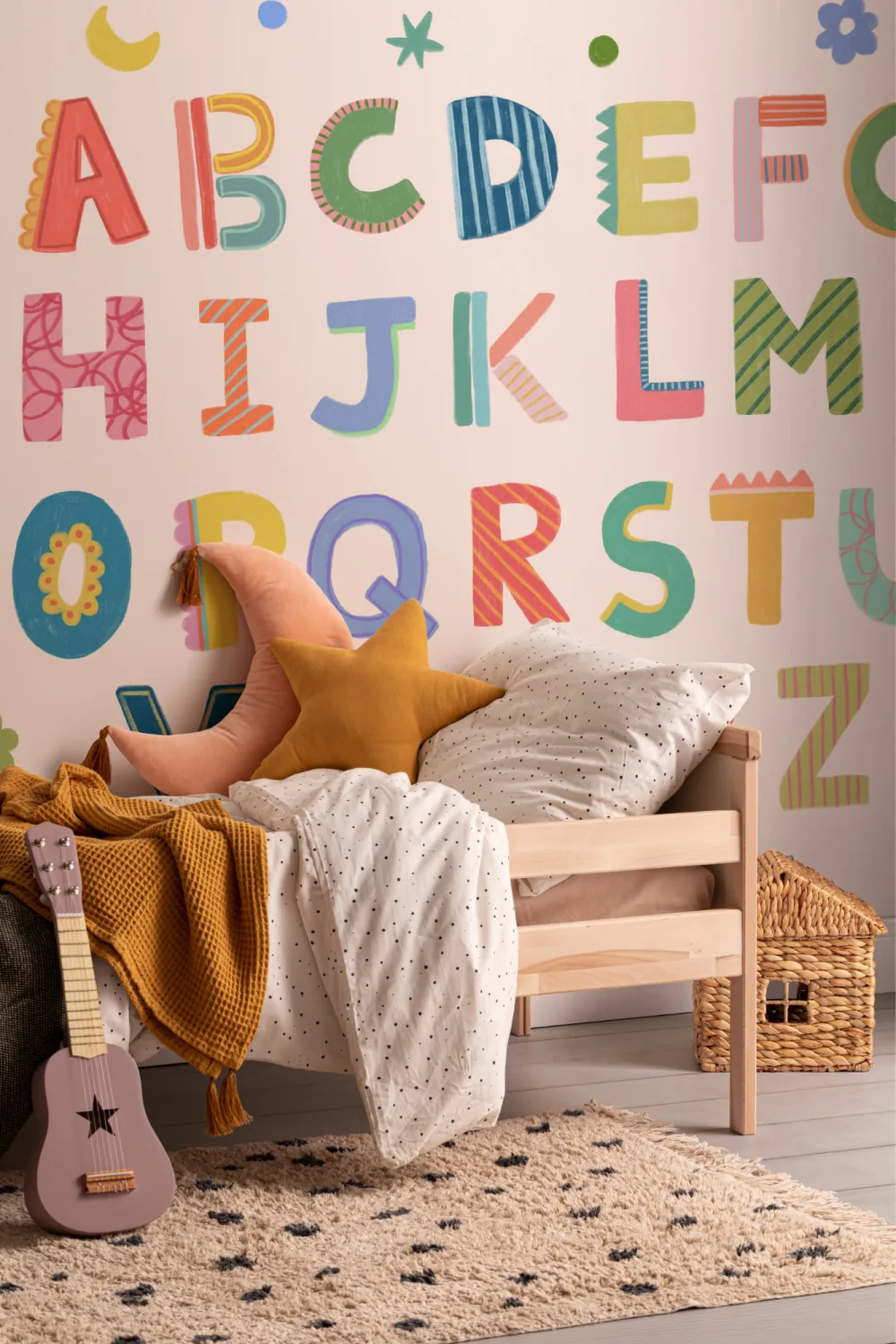 Murale alfabeto colorato per bambini rosa