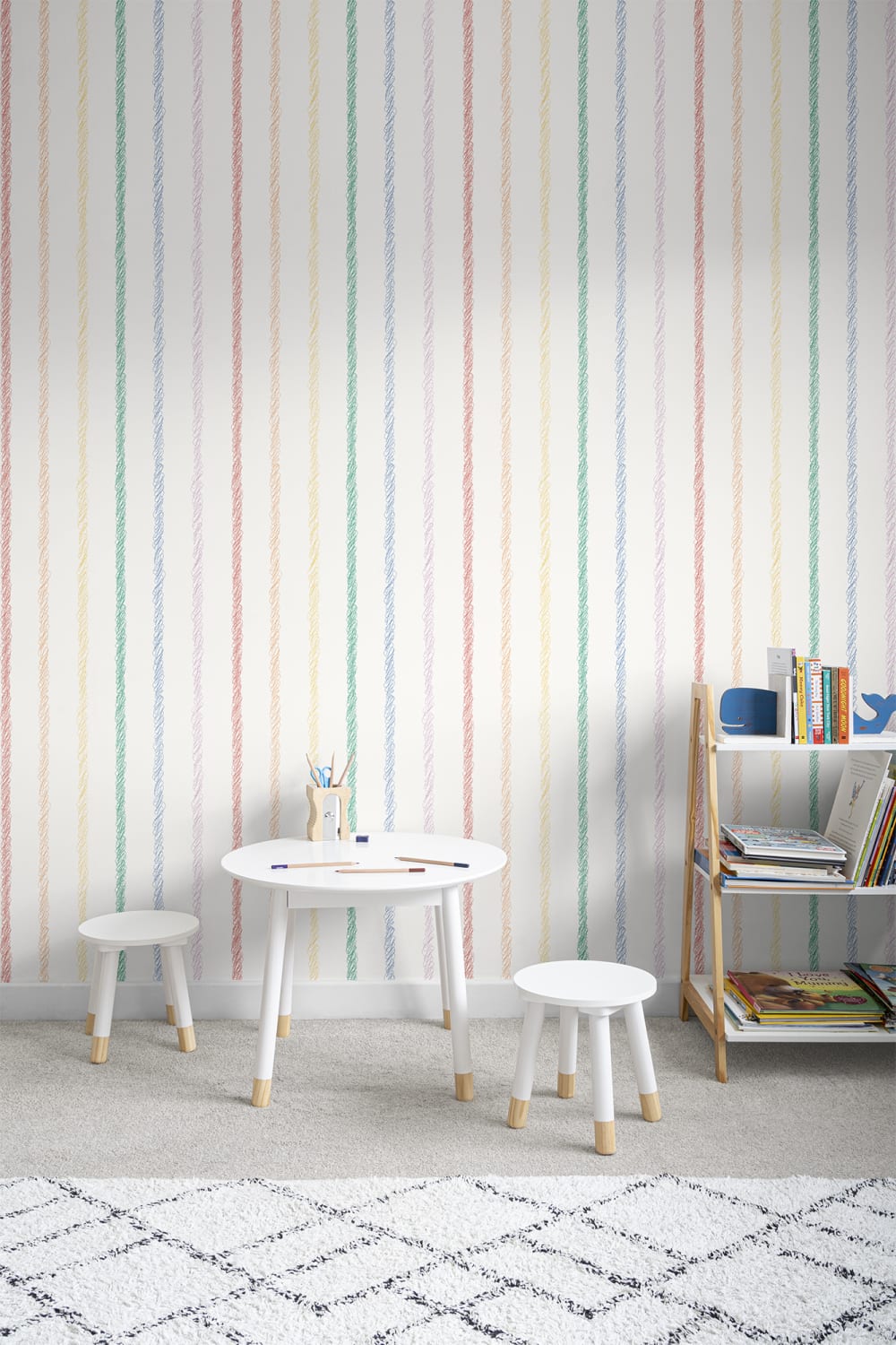 Papier peint rayé multicolore et amusant dessiné à la main