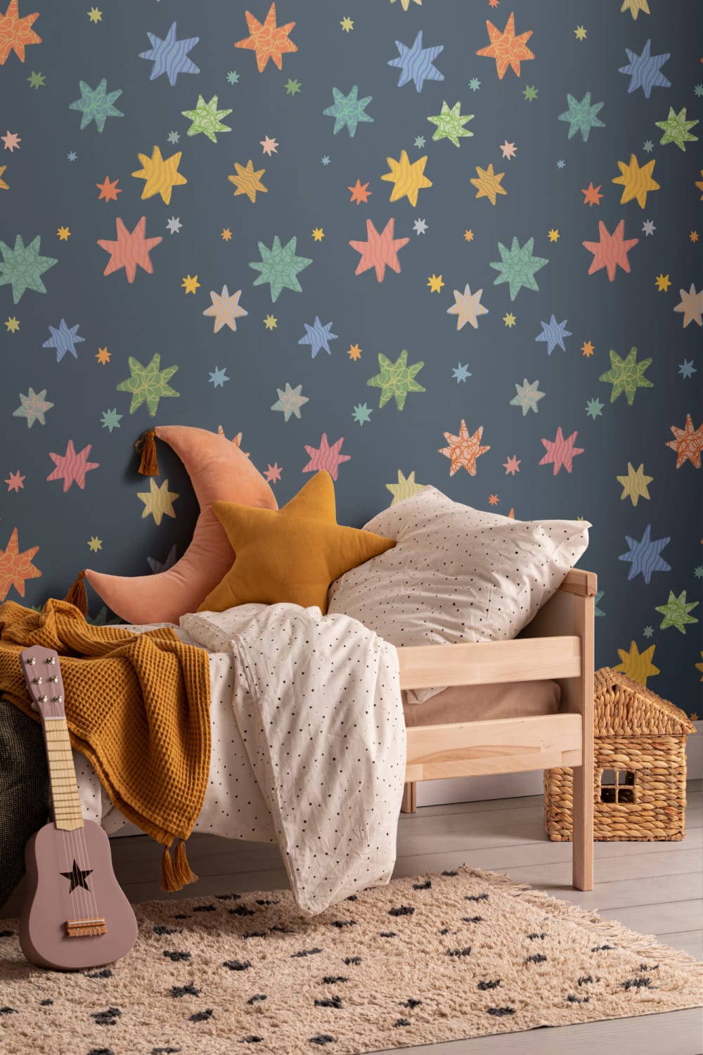 Desenat de mână Multicolor Stars Navy Wallpaper