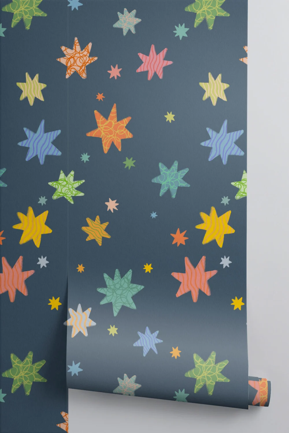 Desenat de mână Multicolor Stars Navy Wallpaper