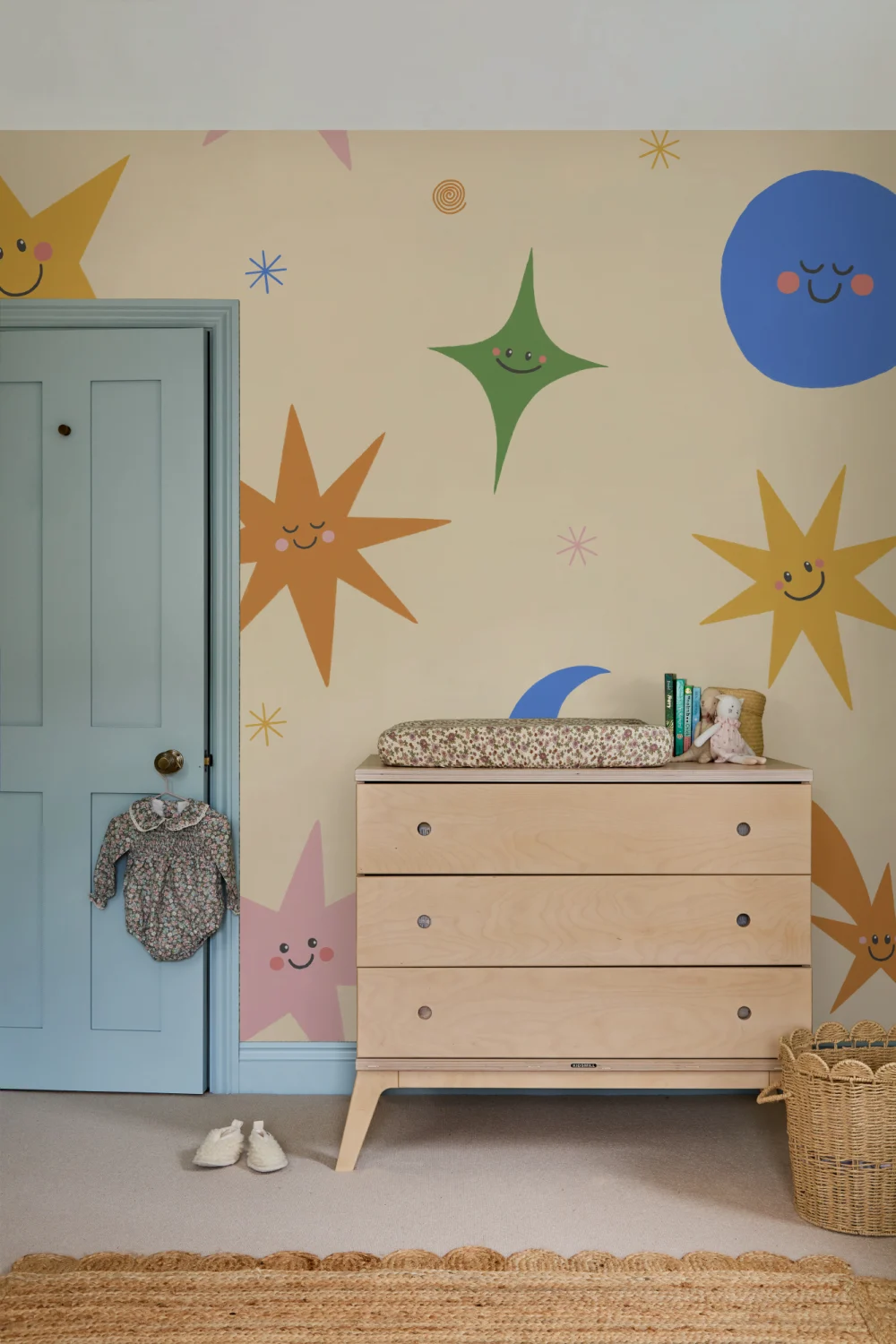 Carta da parati cielo celestiale multicolore con faccine sorridenti per bambini