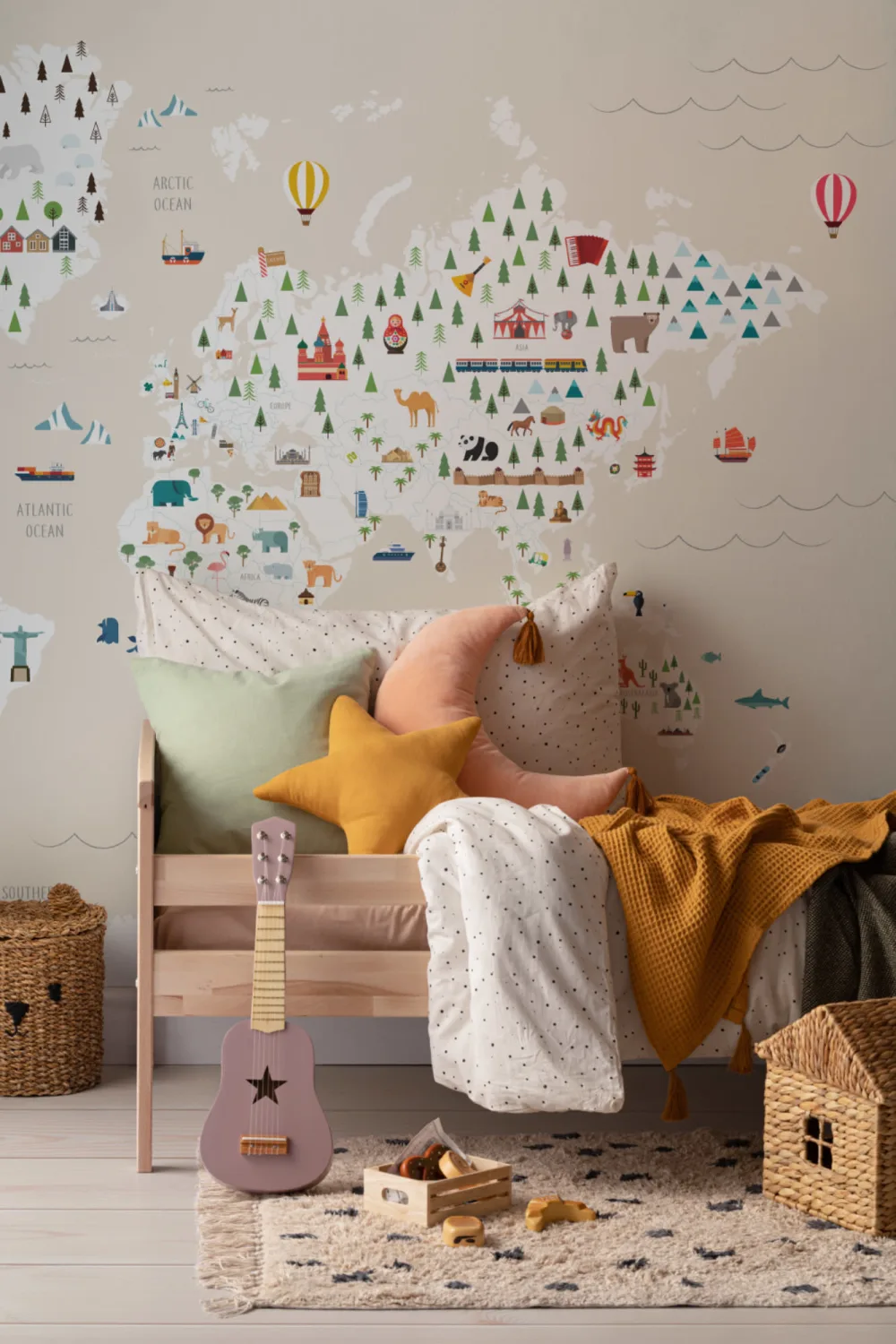Mural de papel de parede encantador do mapa das crianças em creme