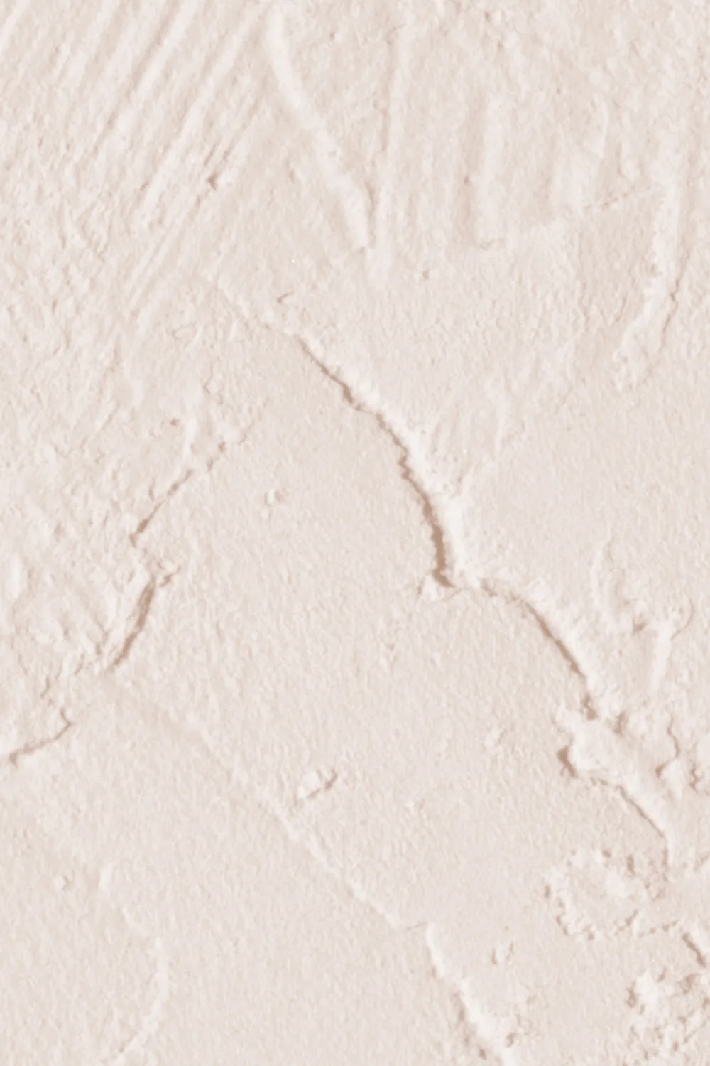 Mural de parede com efeito de gesso texturado em tons neutros suaves