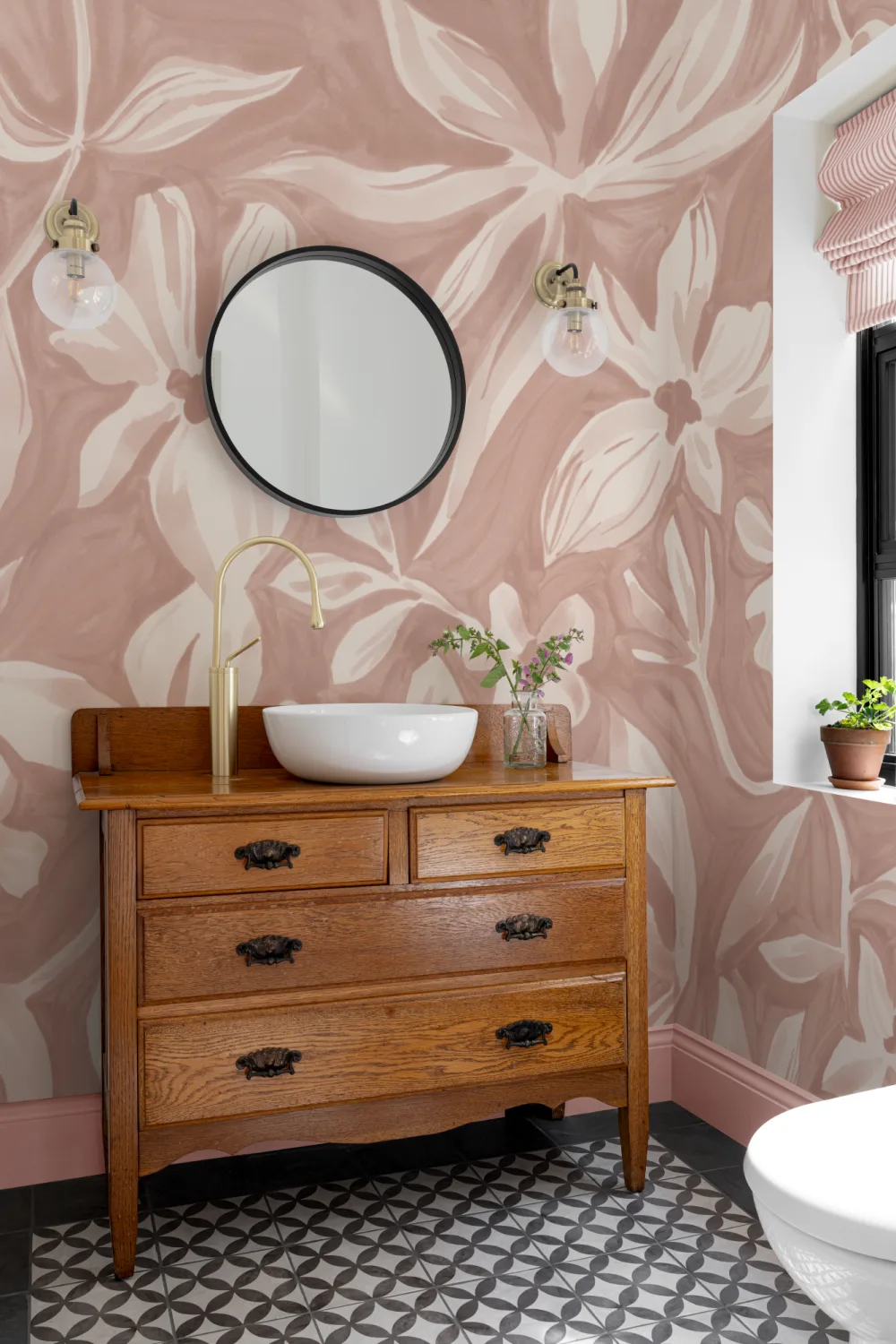 Mjuk beige blommig mural-tapeter för utsökta rum