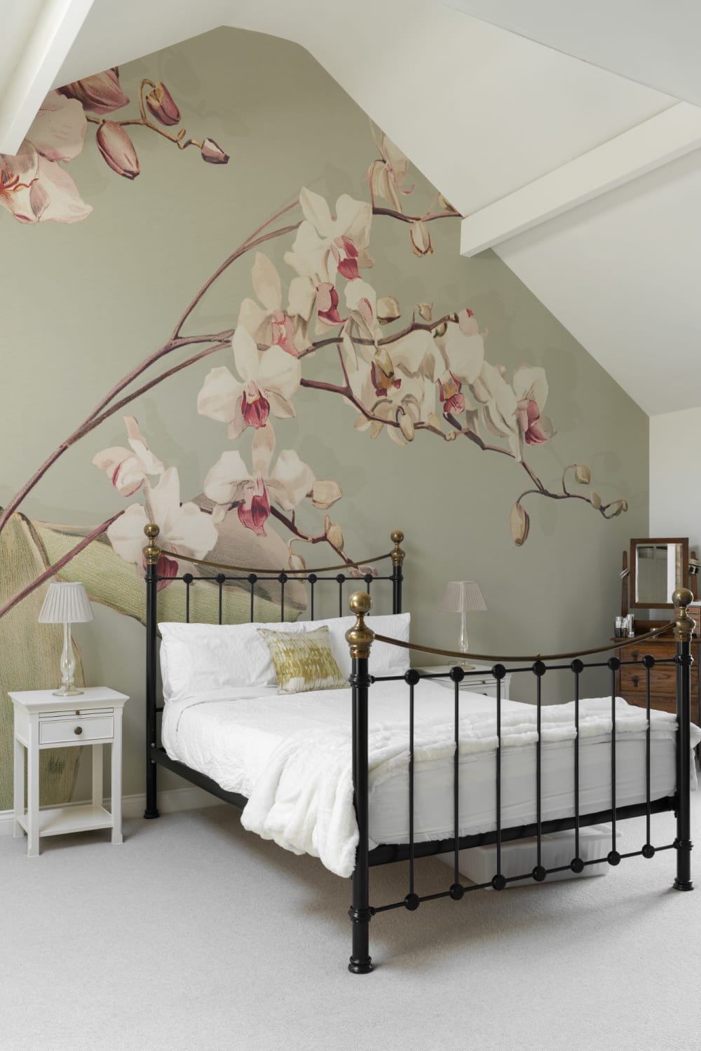 Green Botanical Elegance Floral Mural for Tranquil Spaces