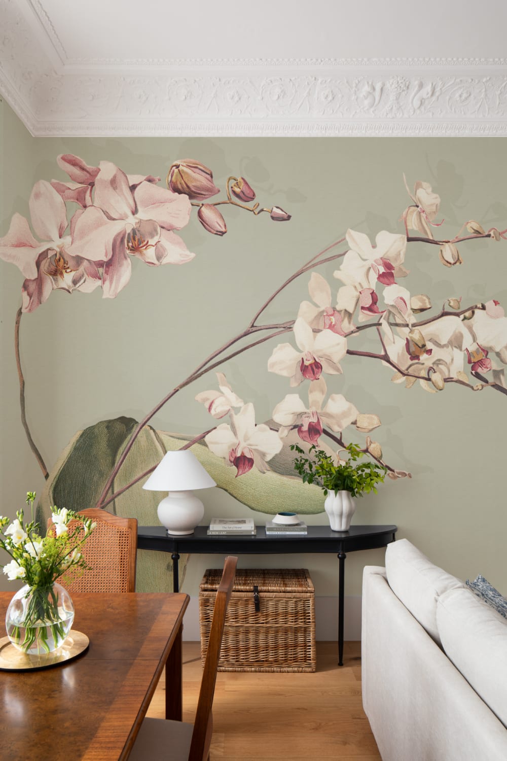 Green Botanical Elegance Floral Mural for Tranquil Spaces