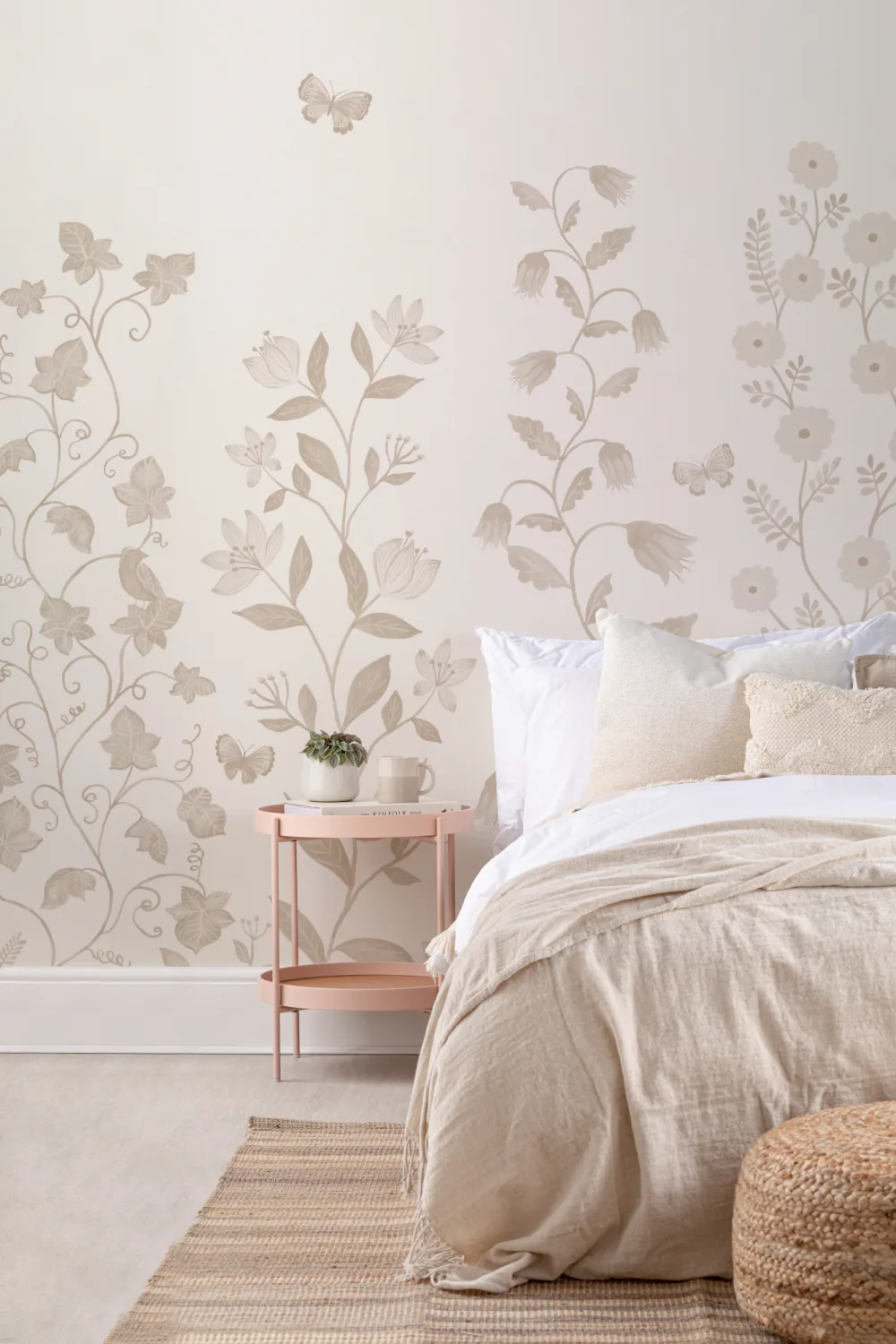 Carta da parati beige con botanici arrampicati