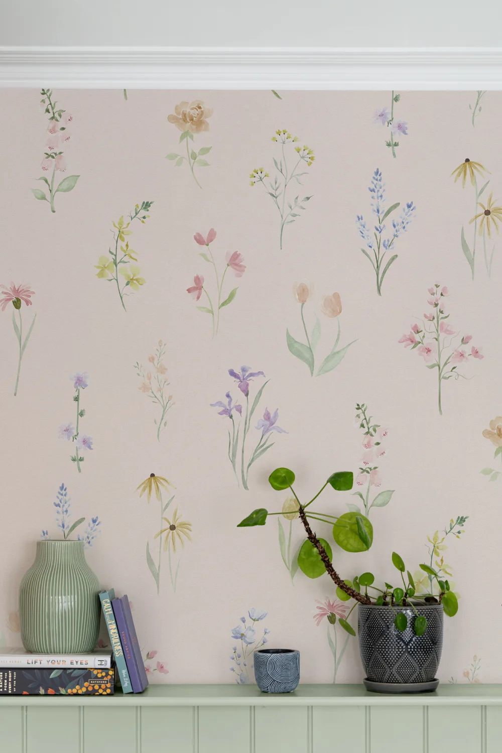 Veelkleurige vintage bloemen muurschildering voor tijdloze charme