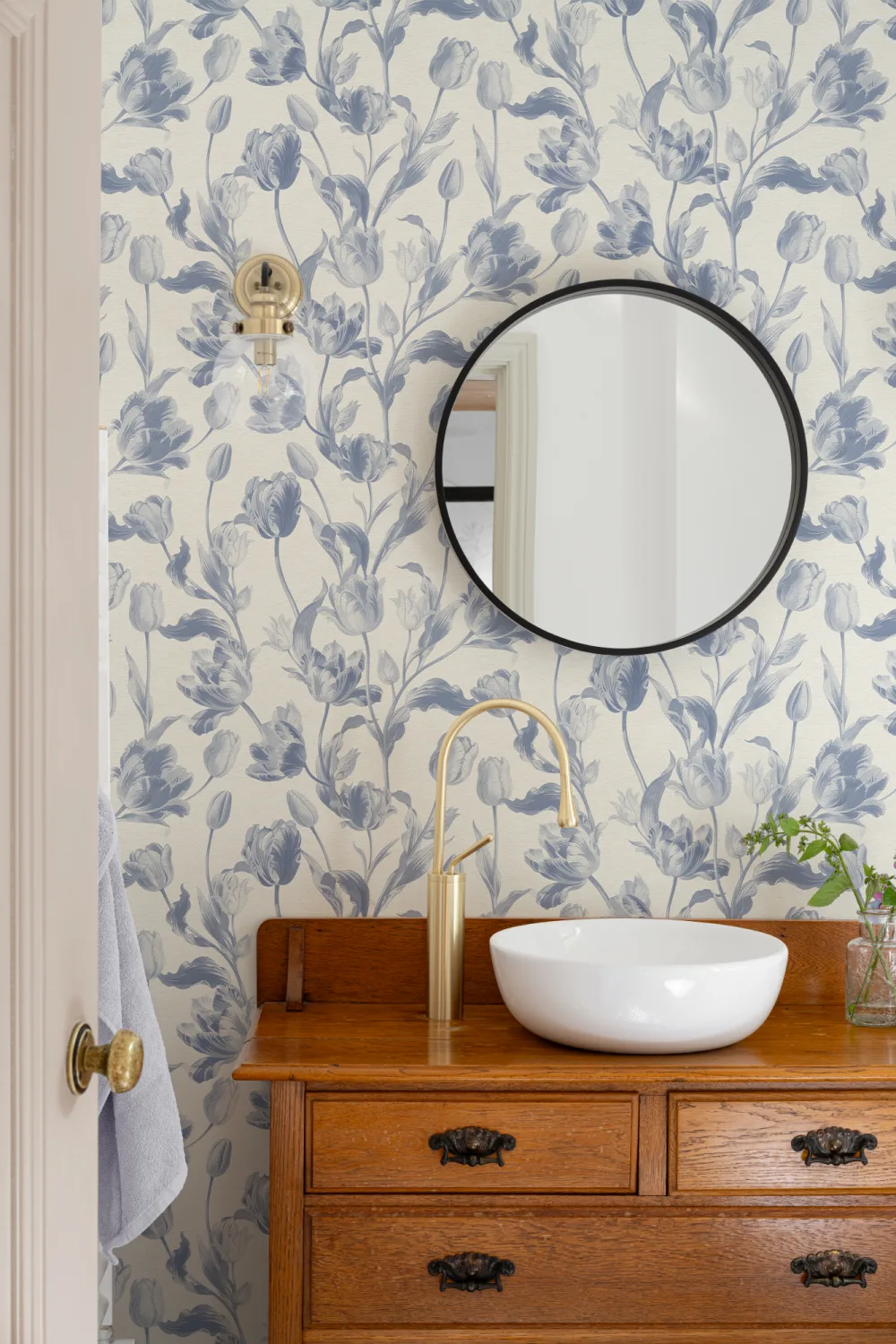 Blauw botanisch bloemenontwerp behangpatroon muurschildering