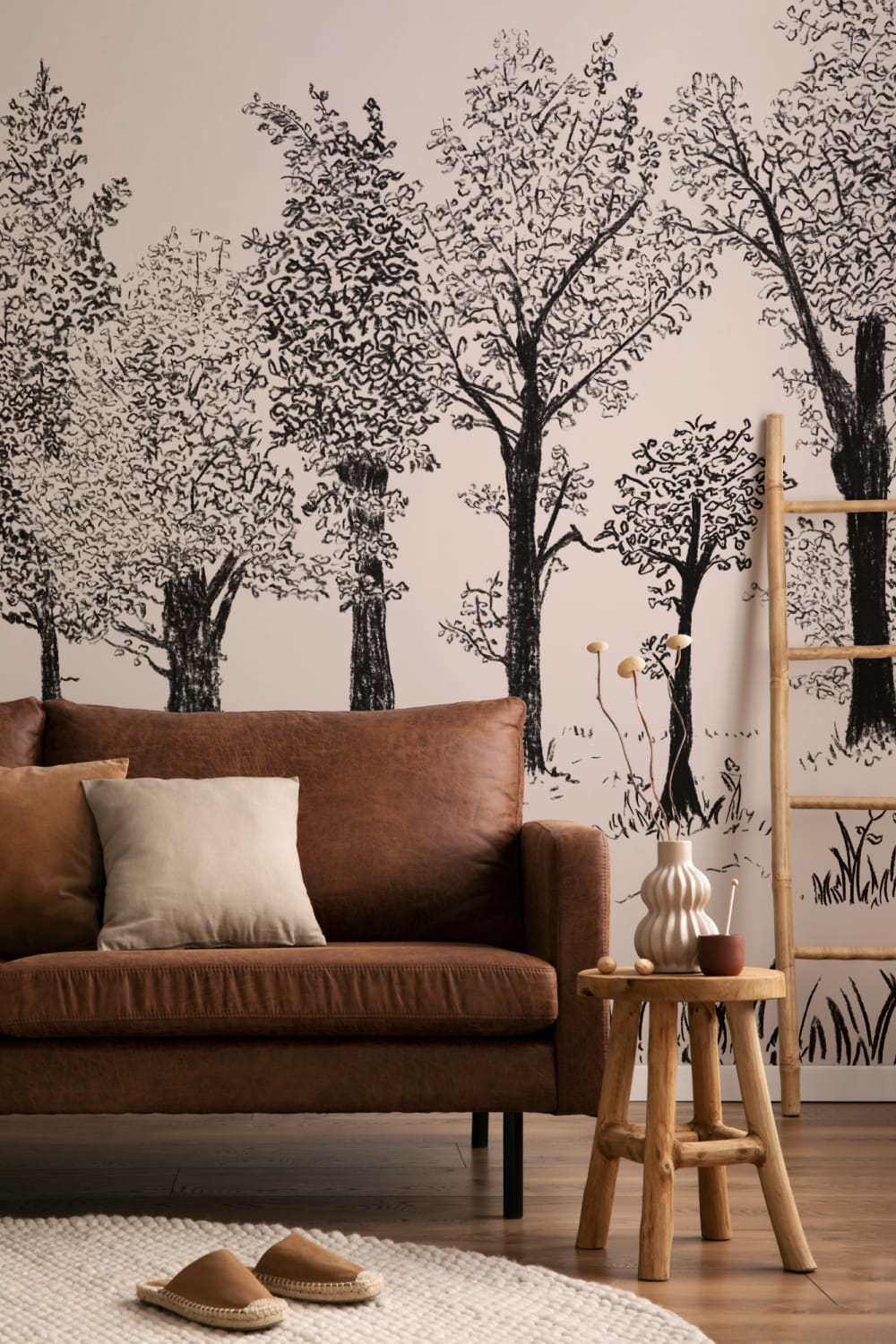 Papel pintado de bosque tradicional europeo ilustrado en negro