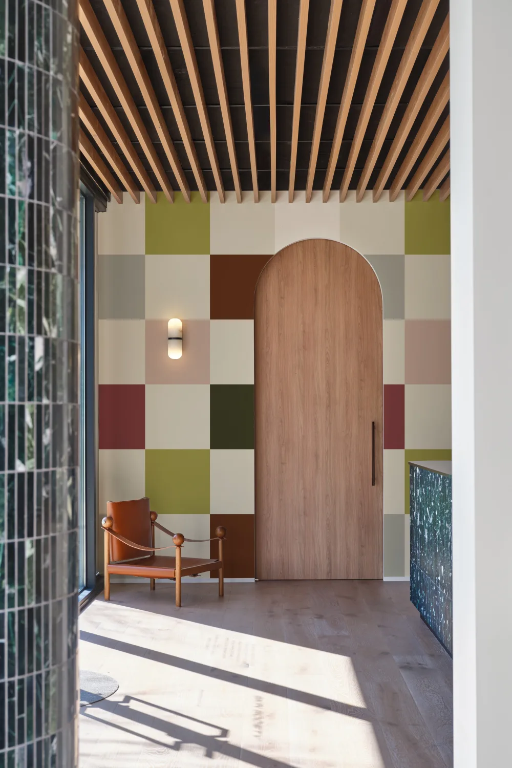 Veelkleurige retro geometrische geruite moderne muurschildering