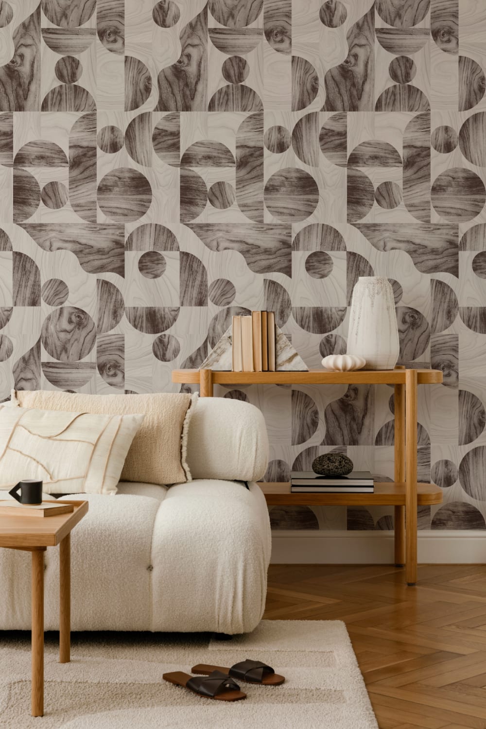 Carta da parati moderna marrone con forme geometriche a venatura di legno