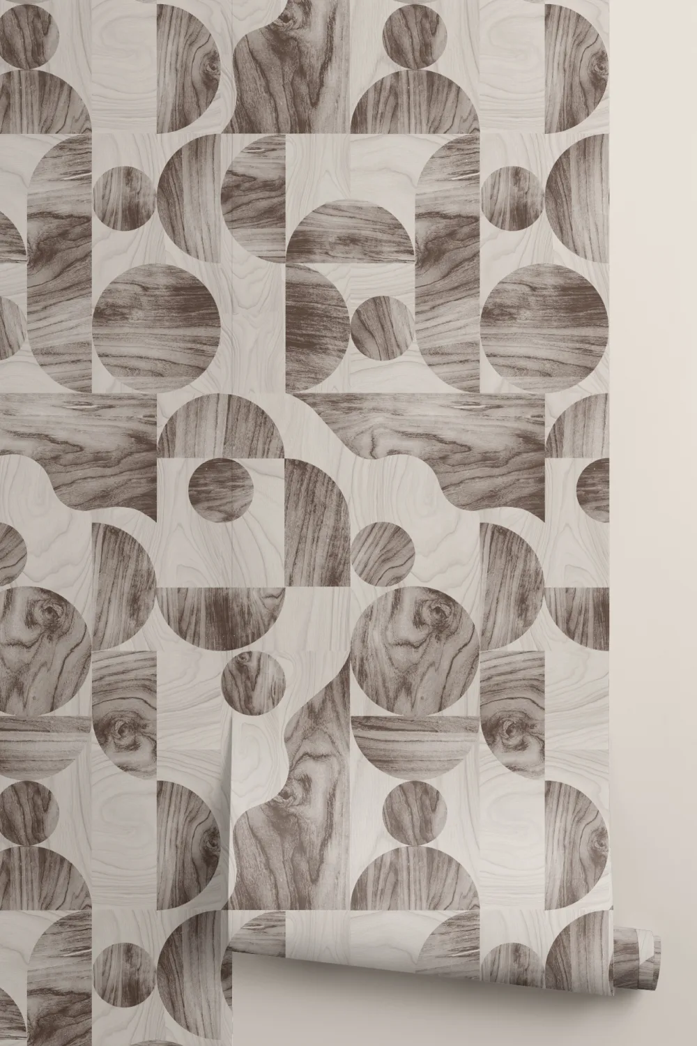 Carta da parati moderna marrone con forme geometriche a venatura di legno