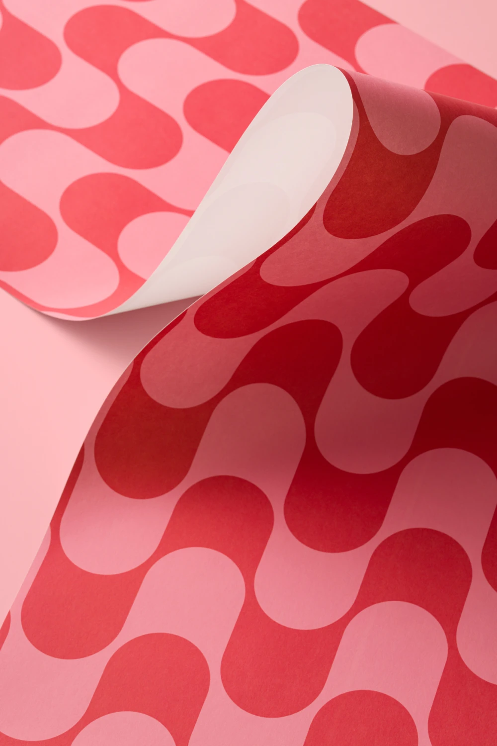 Pink & Red Retro Wavy Striped Wallpaper