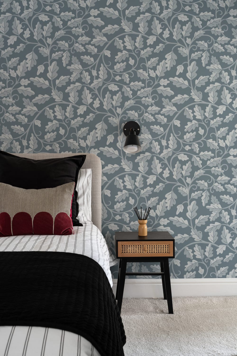Blue Oak Leaf Botanical Pattern Mural for Serene Spaces