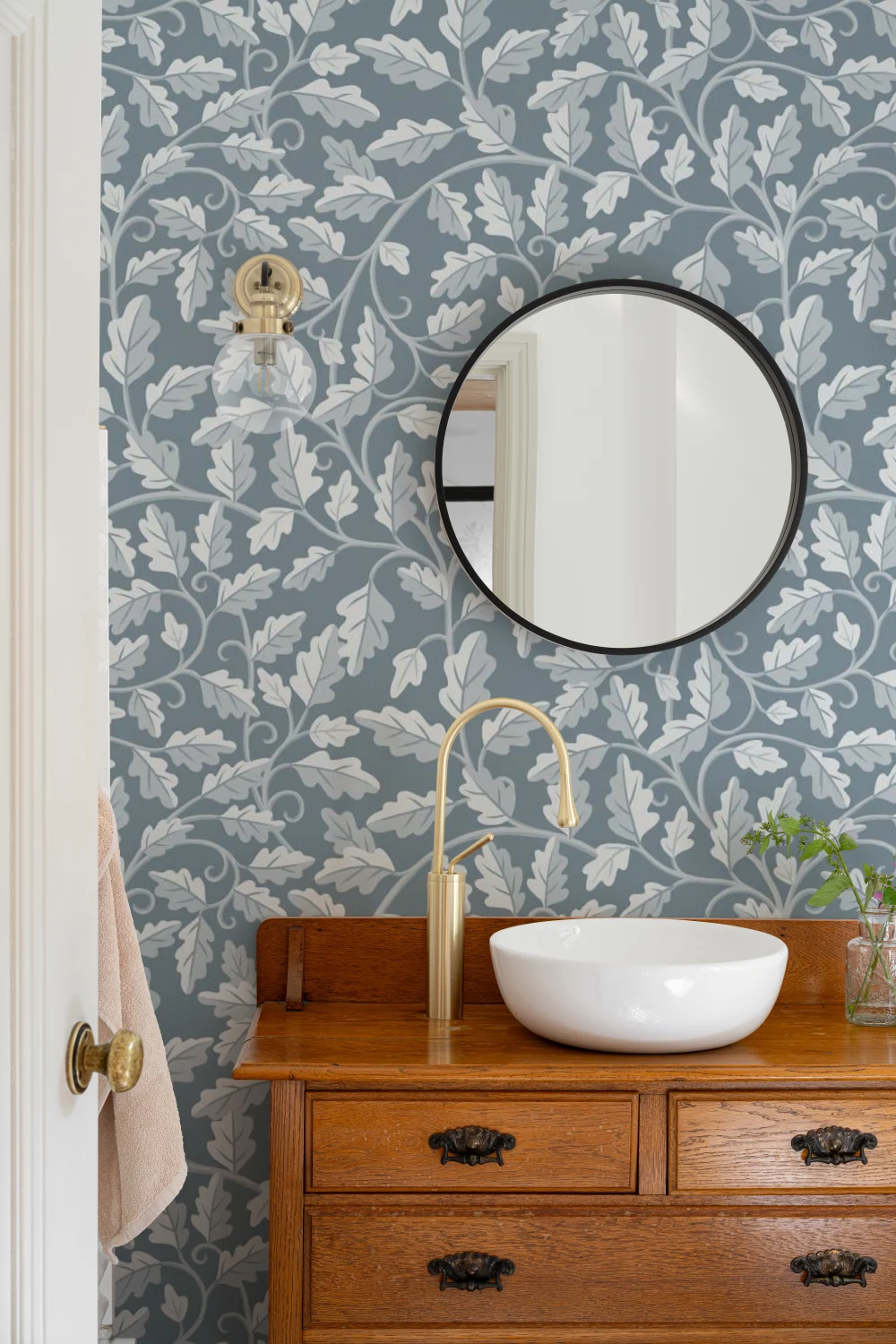Blue Oak Leaf Botanical Pattern Mural for Serene Spaces