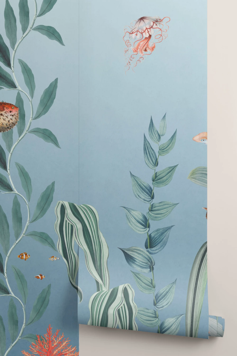 Mural subaquático de peixes azuis e algas marinhas