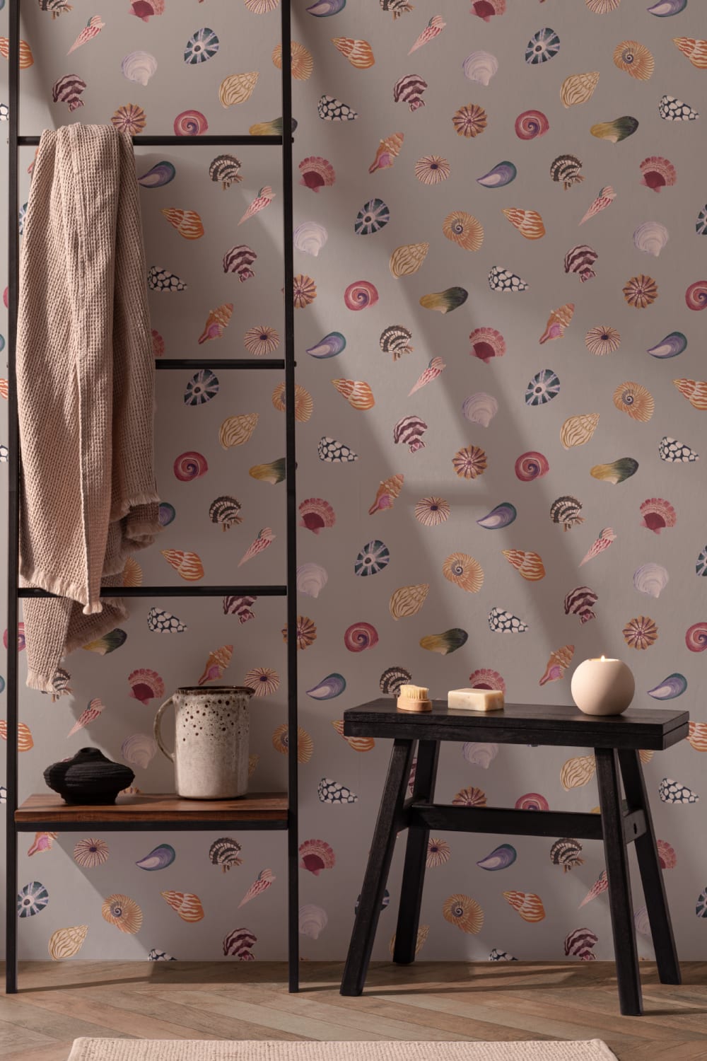 Murales de papel pintado modernos de estilo costero con estampado de conchas grises