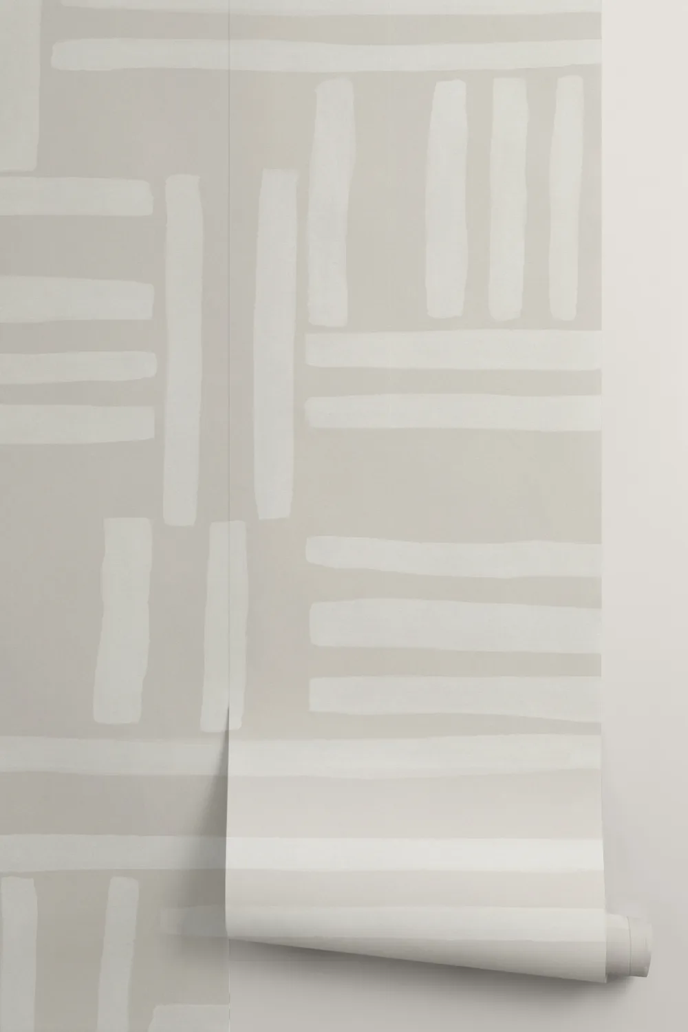 Handgeschilderde muurschildering met geometrische rasterstrepen in beige