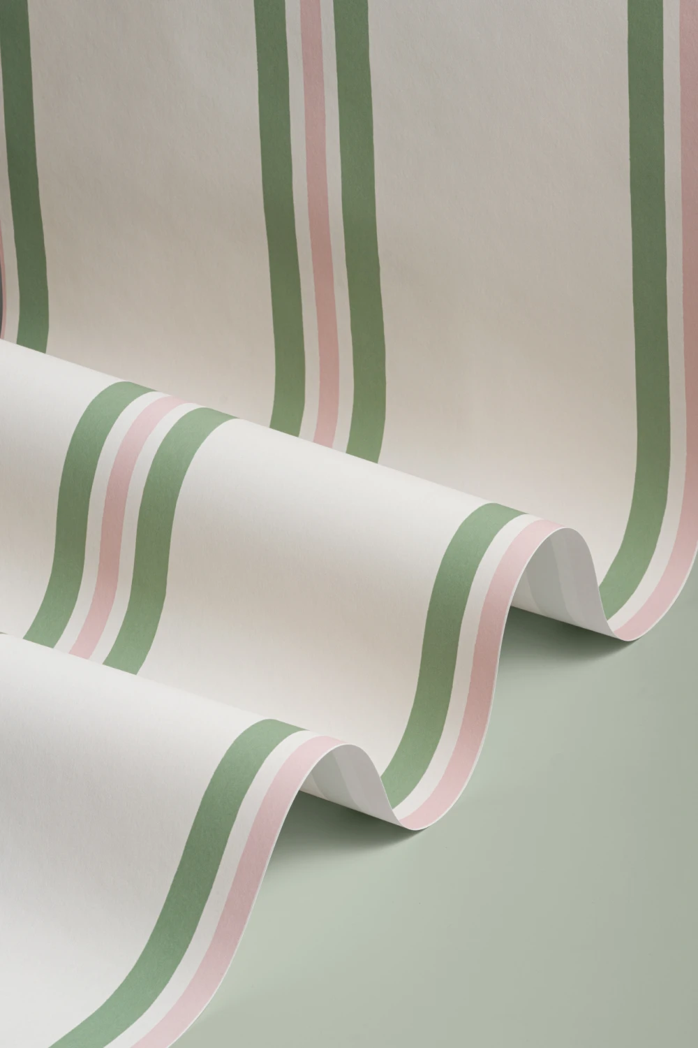 Papel de parede de riscas de lápis com contraste verde