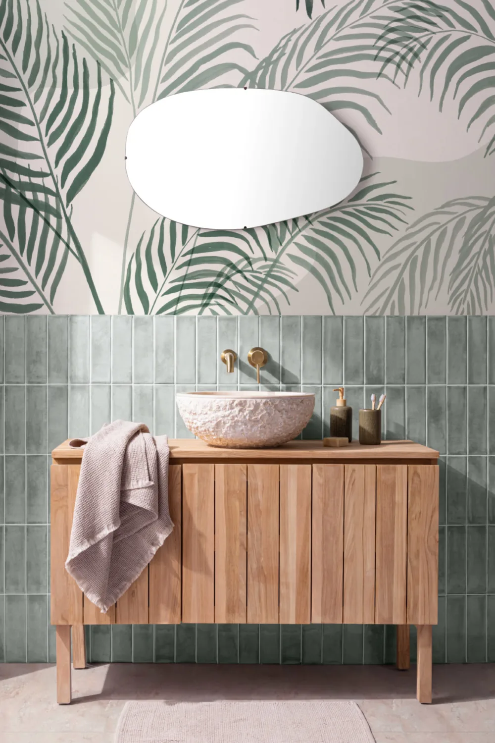 Mural de papel de parede tropical com folha de palmeira verde e tinta