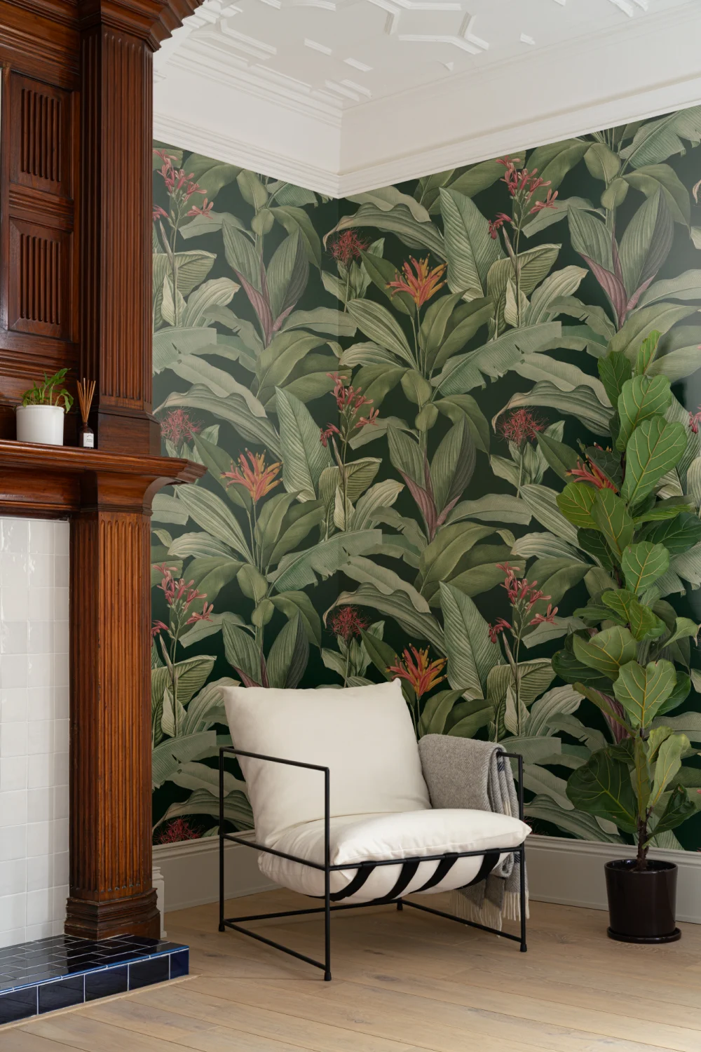 Green Chic Vintage Tropical Repeat Pattern Wallpaper