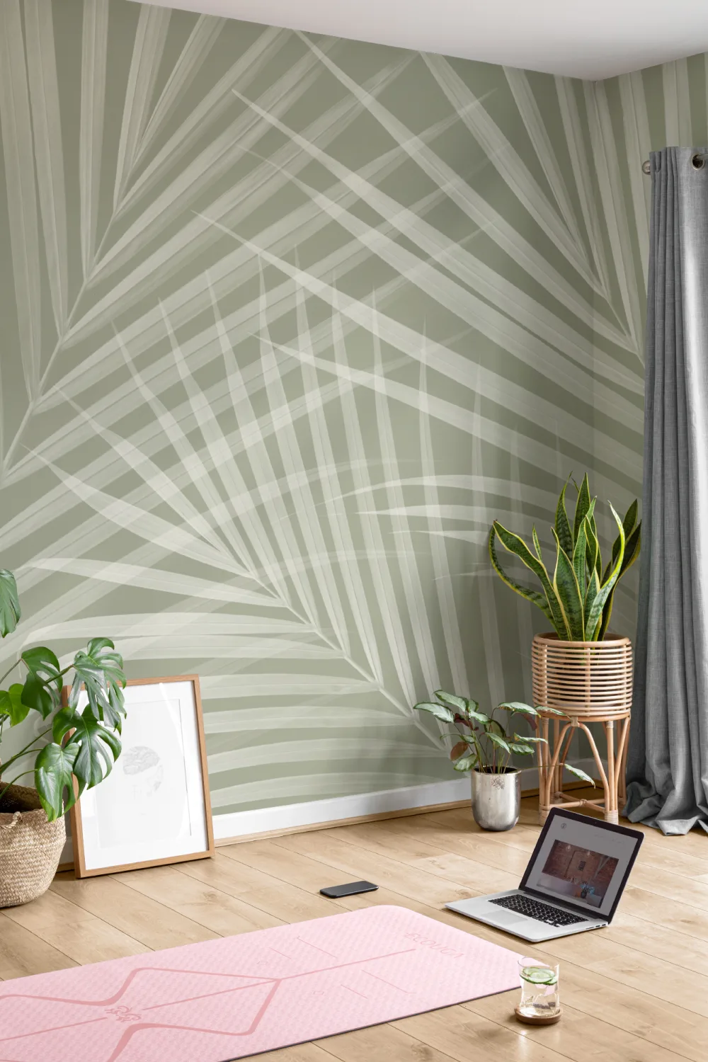 Muurschildering met groene palmbladeren
