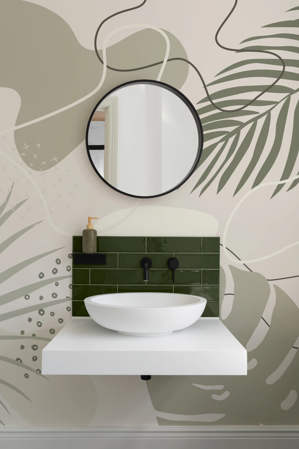 Papier peint panoramique tropical abstrait dans des tons verts et beiges