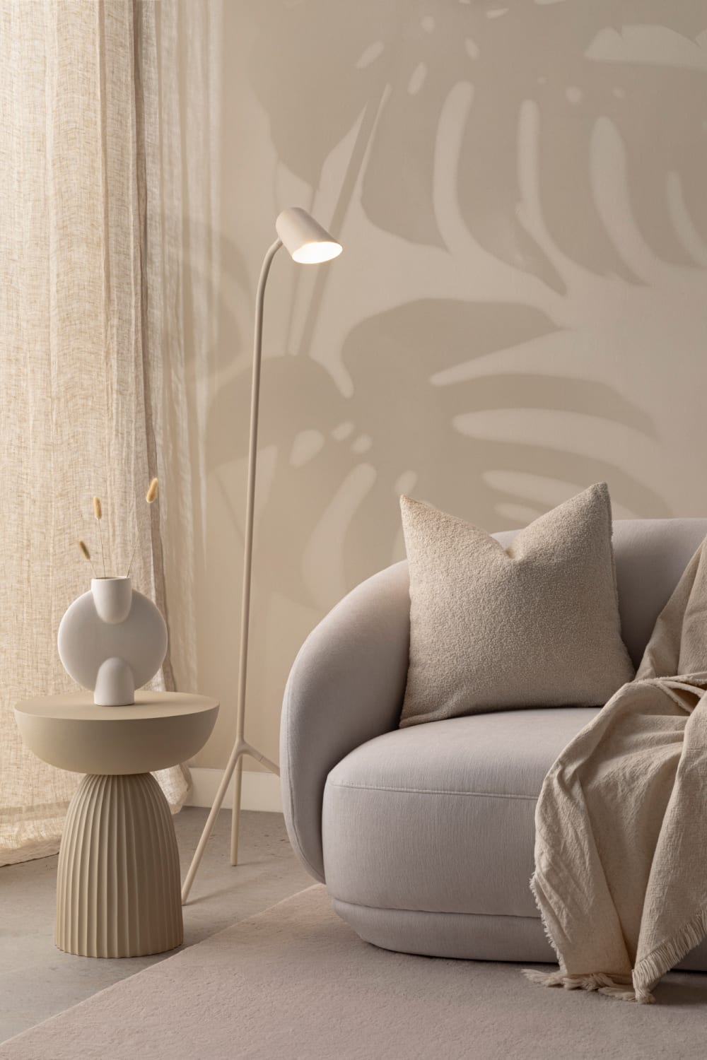 Mural de sombras de folhas de Monstera neutro