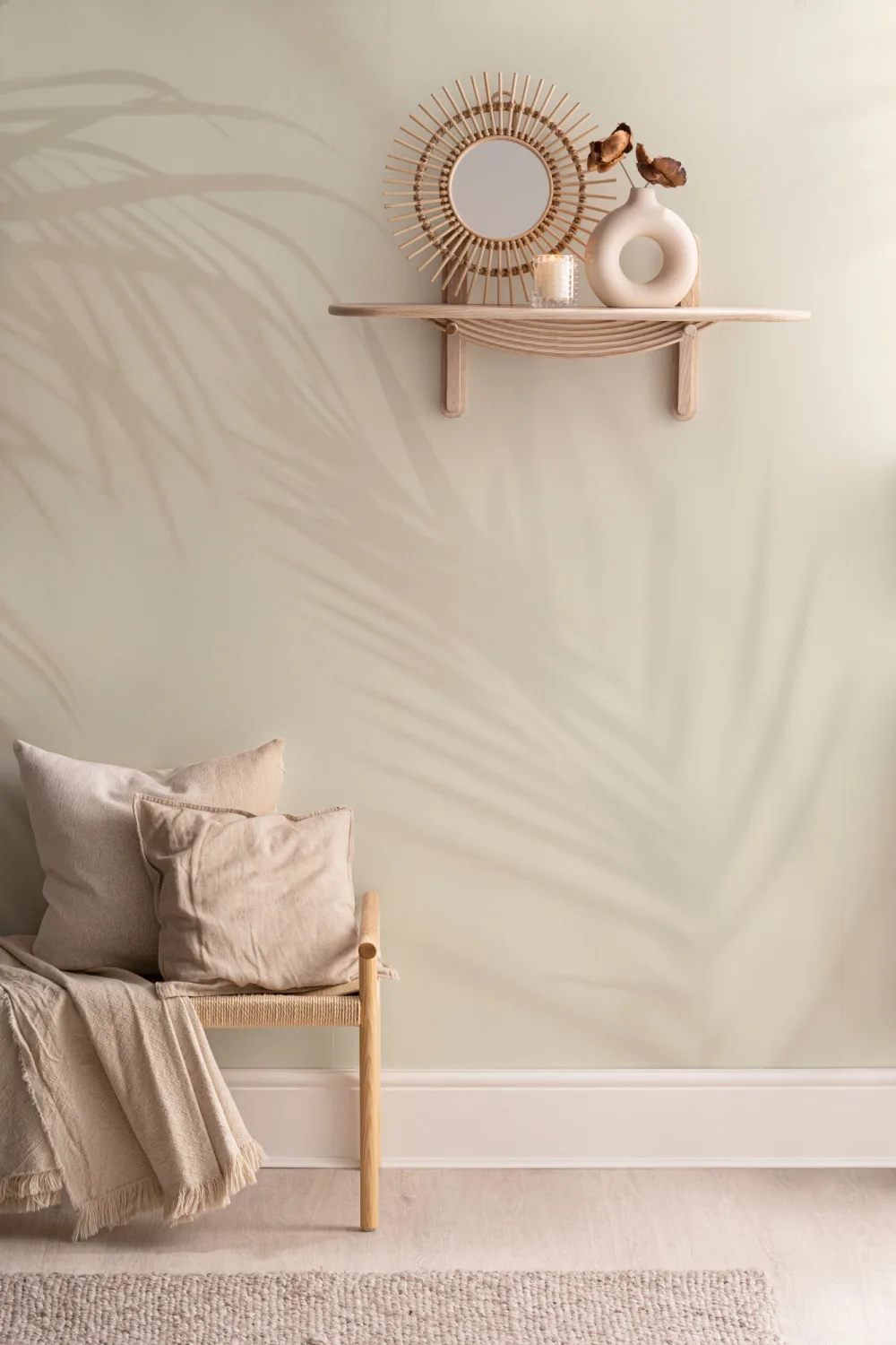 Beige fototapet med palmeblade i skyggen