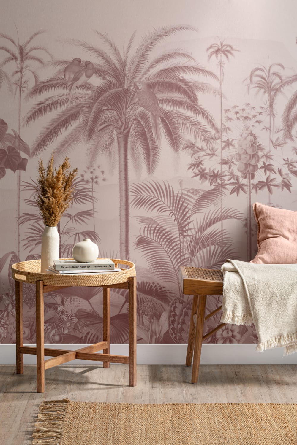 Carta da parati rosa illustrata in stile botanico tropicale