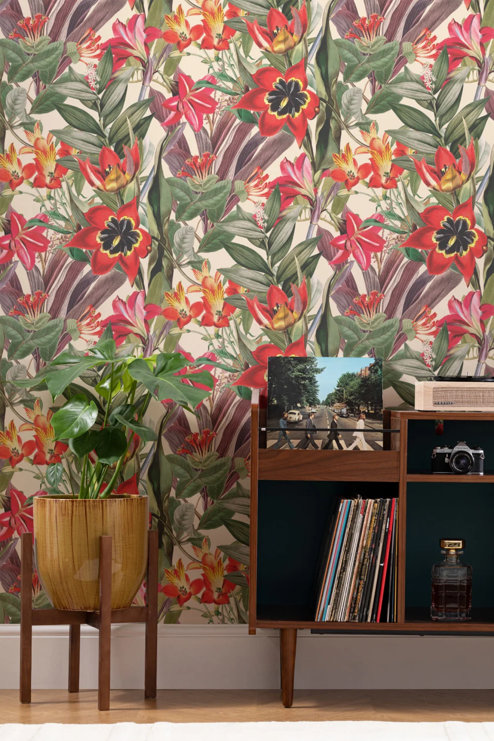 Papier peint feuillage tropical vintage sur fond beige