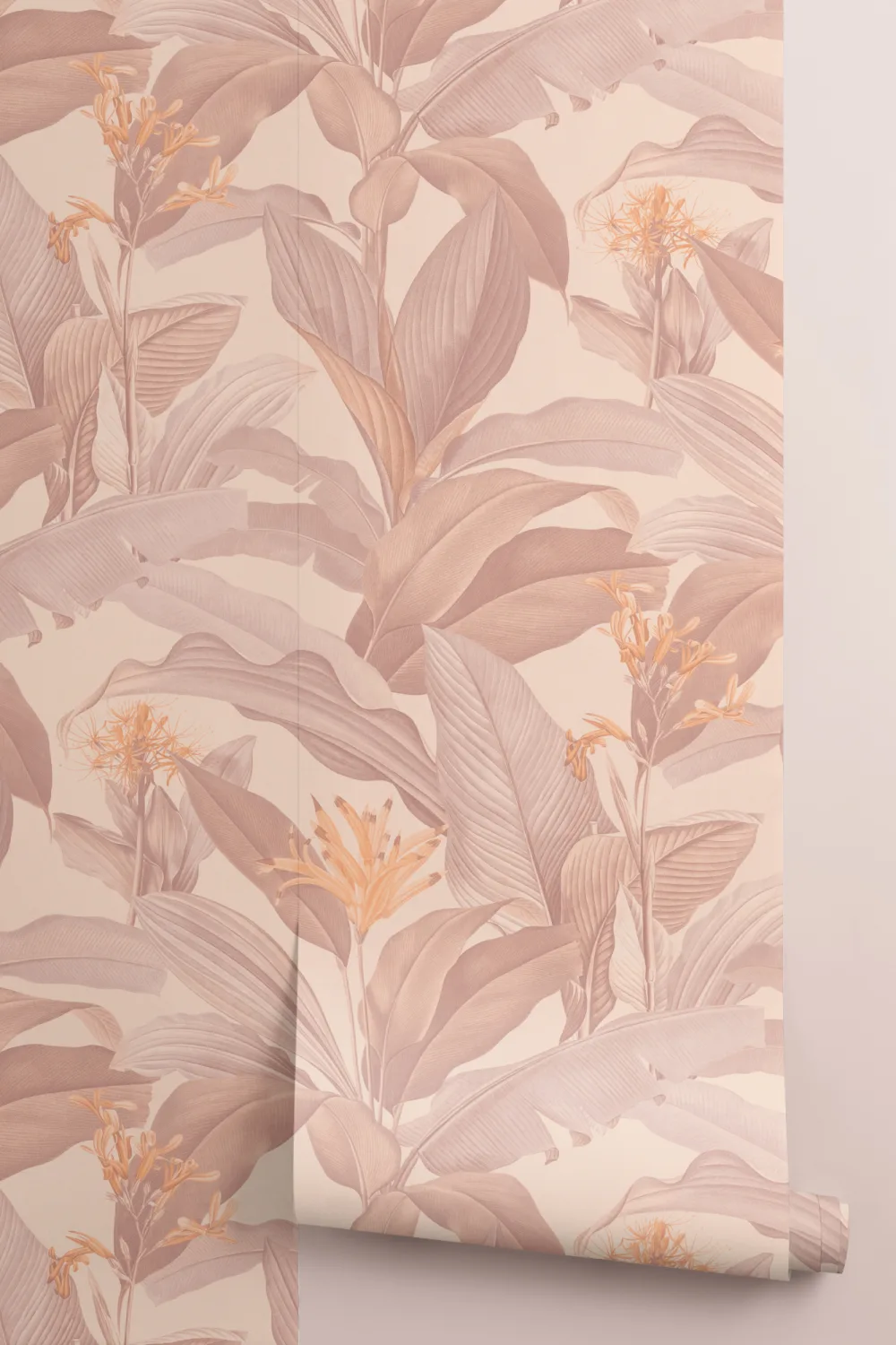 Papier peint botanique vintage Botanist Blush dans des tons floraux roses doux
