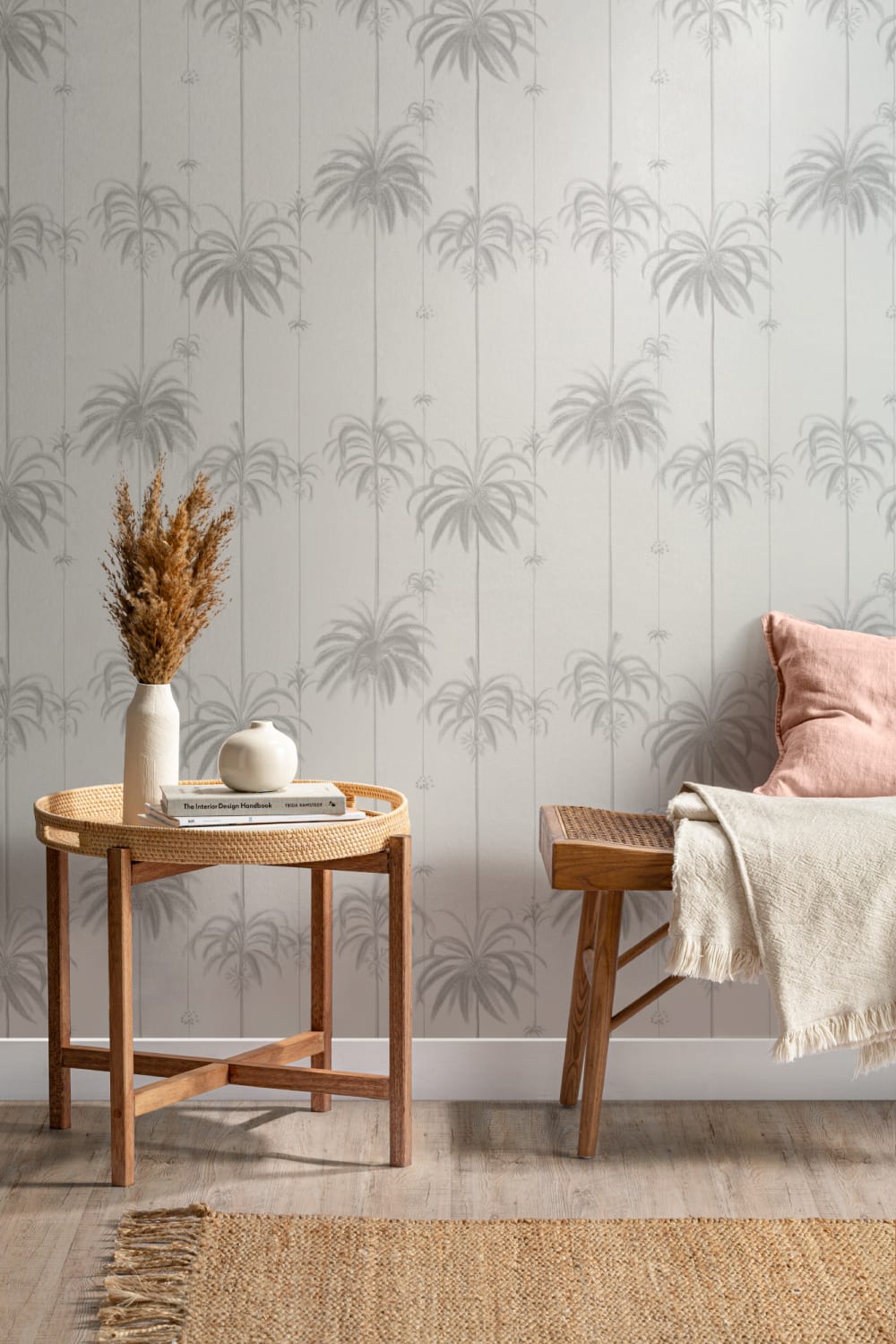 Beige stribet tapet med tropiske palmer