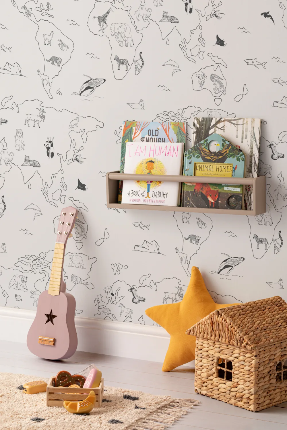 Papel Pintado Beige con Patrón de Mapamundi con Animales