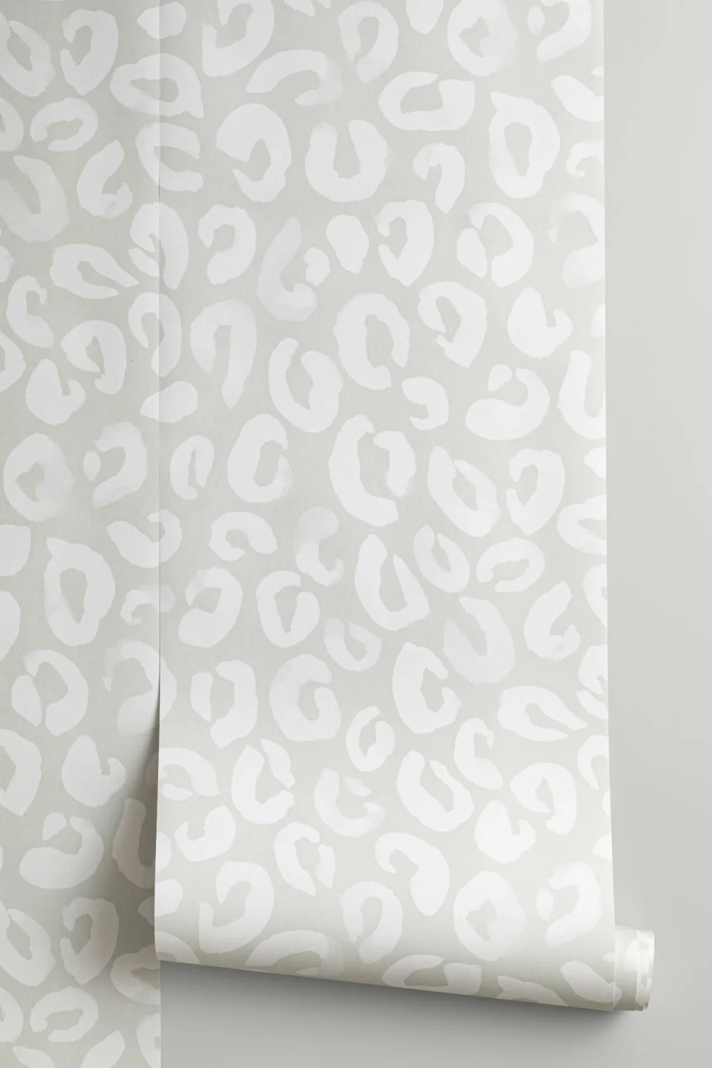 Vit och grå målad Leopard Print Repeat Pattern Wallpaper