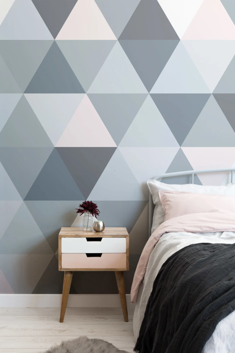 Papier Peint Panoramique Motif Géométrique avec Triangles Gris et Roses