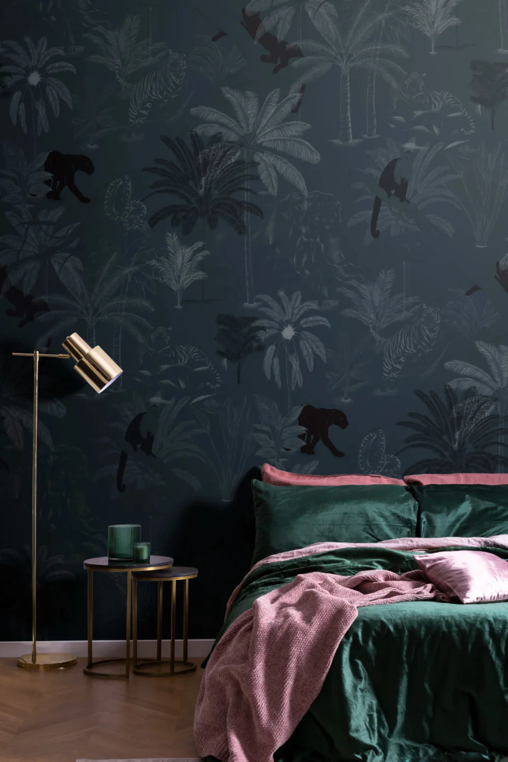 Papier Peint Panoramique Animaux de la Jungle et Plantes Tropicales en Bleu Marine