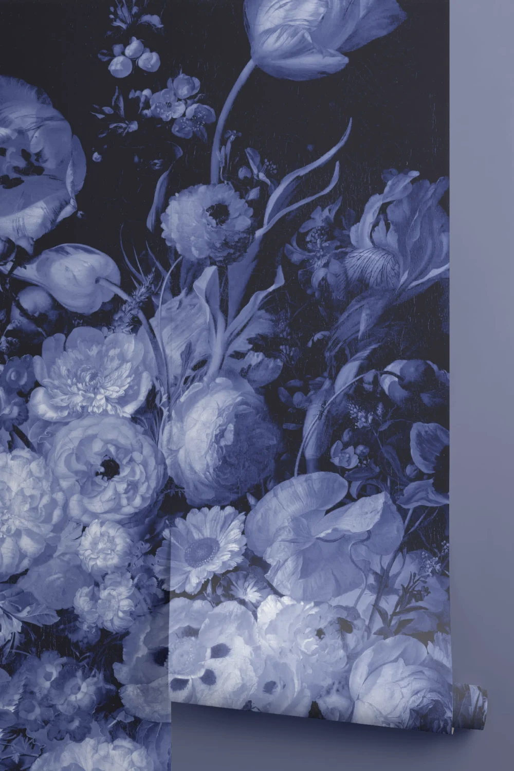 Carta da Parati con Composizione Floreale di Artisti Vari in Blu