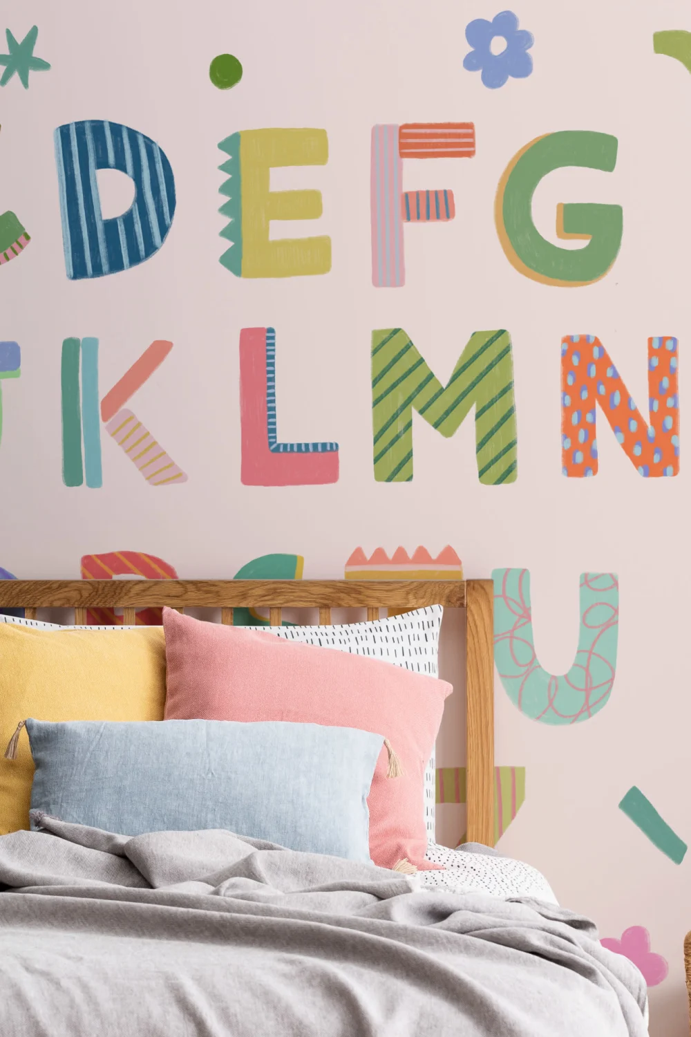 Murale alfabeto colorato per bambini rosa