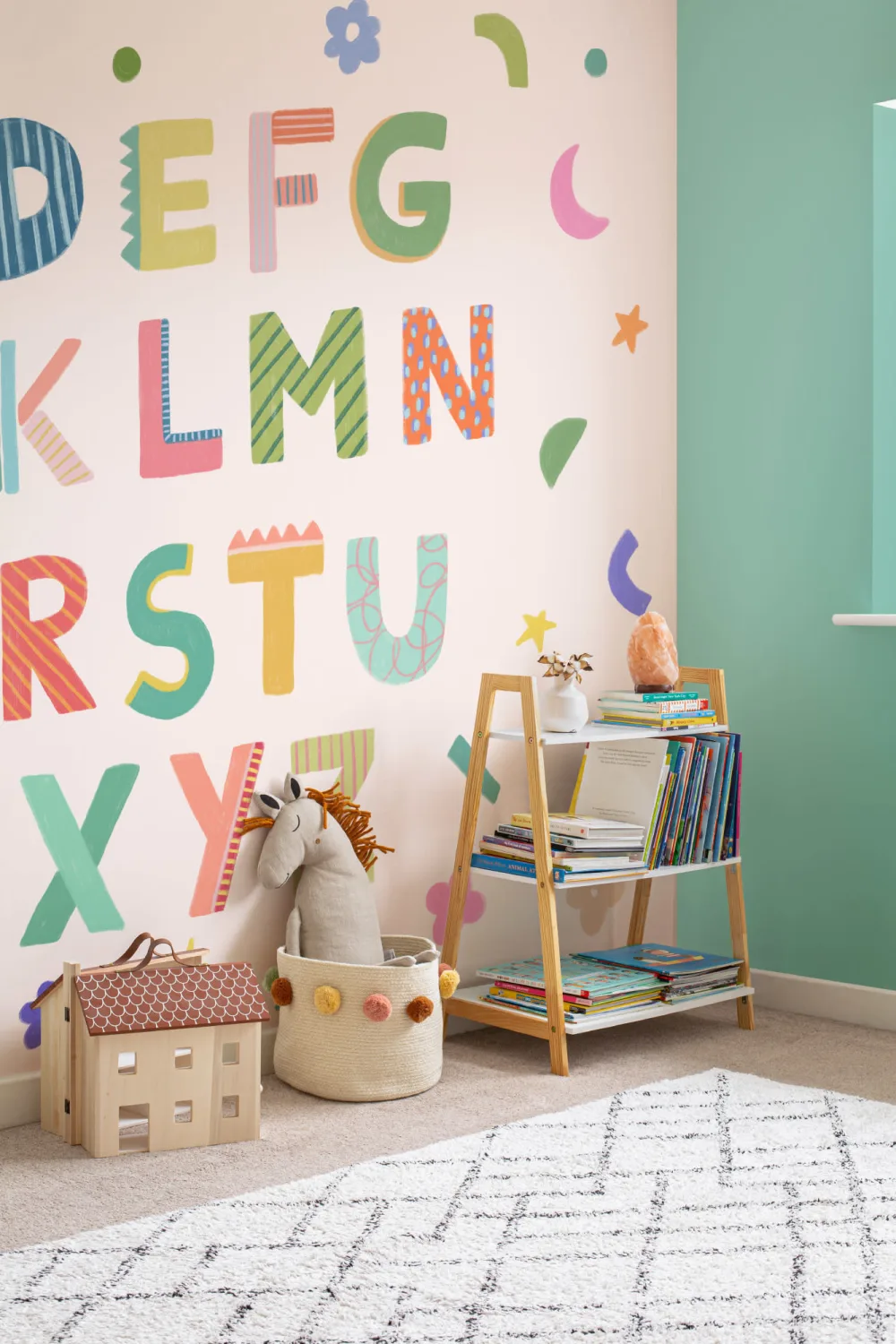 Murale alfabeto colorato per bambini rosa