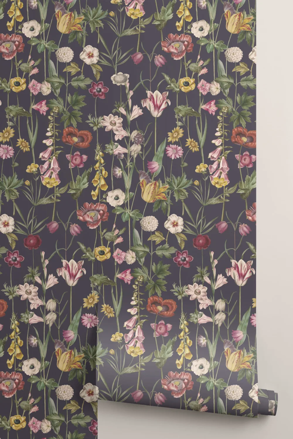 Mörk illustrerad vildblomma tapet